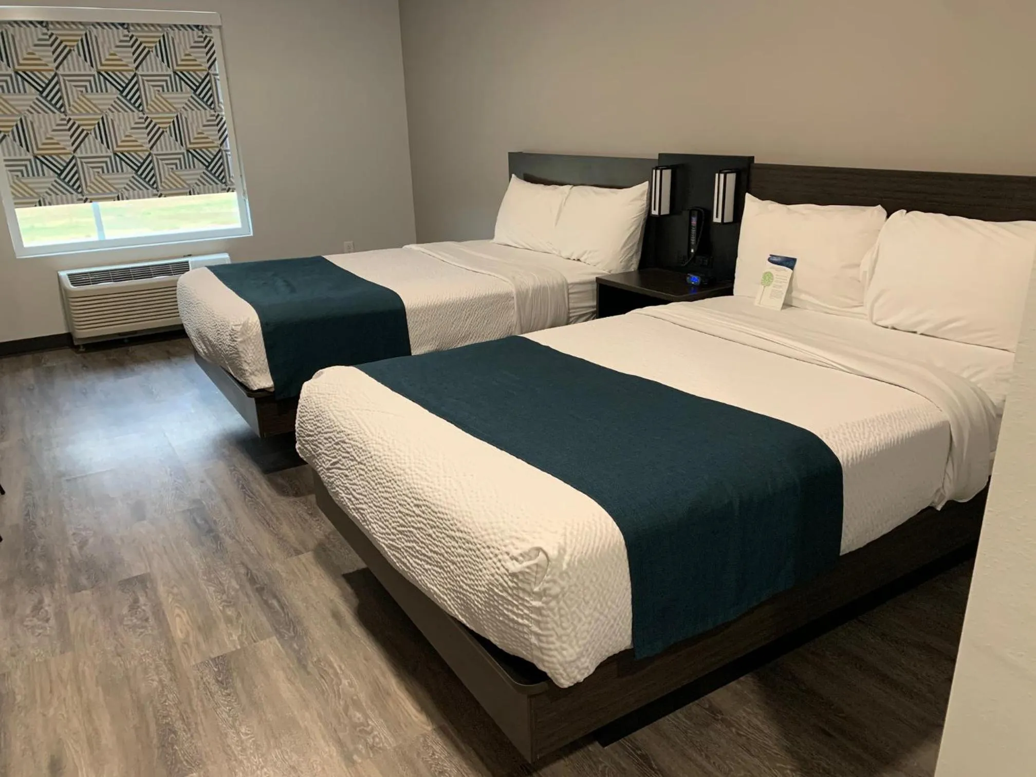 Bed in Motel 6 North Platte, NE - East