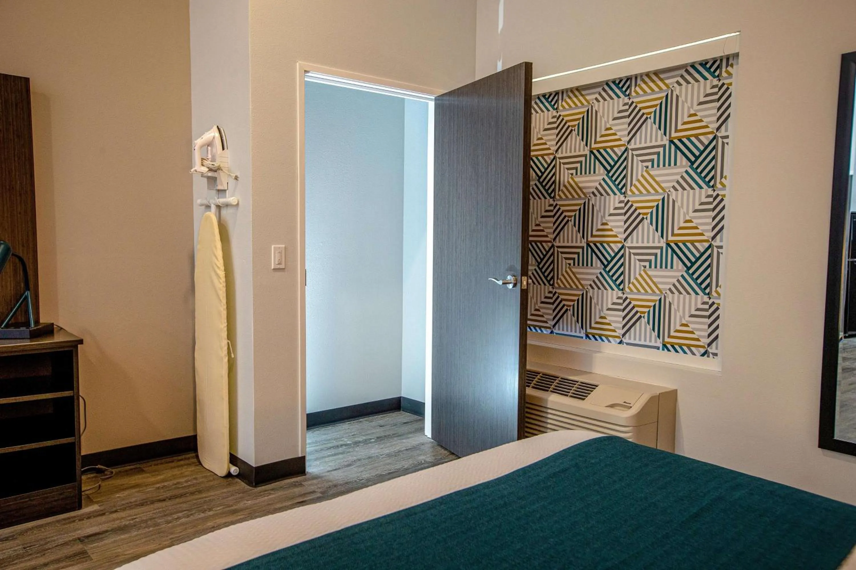 Photo of the whole room, Bed in Motel 6 North Platte, NE - East