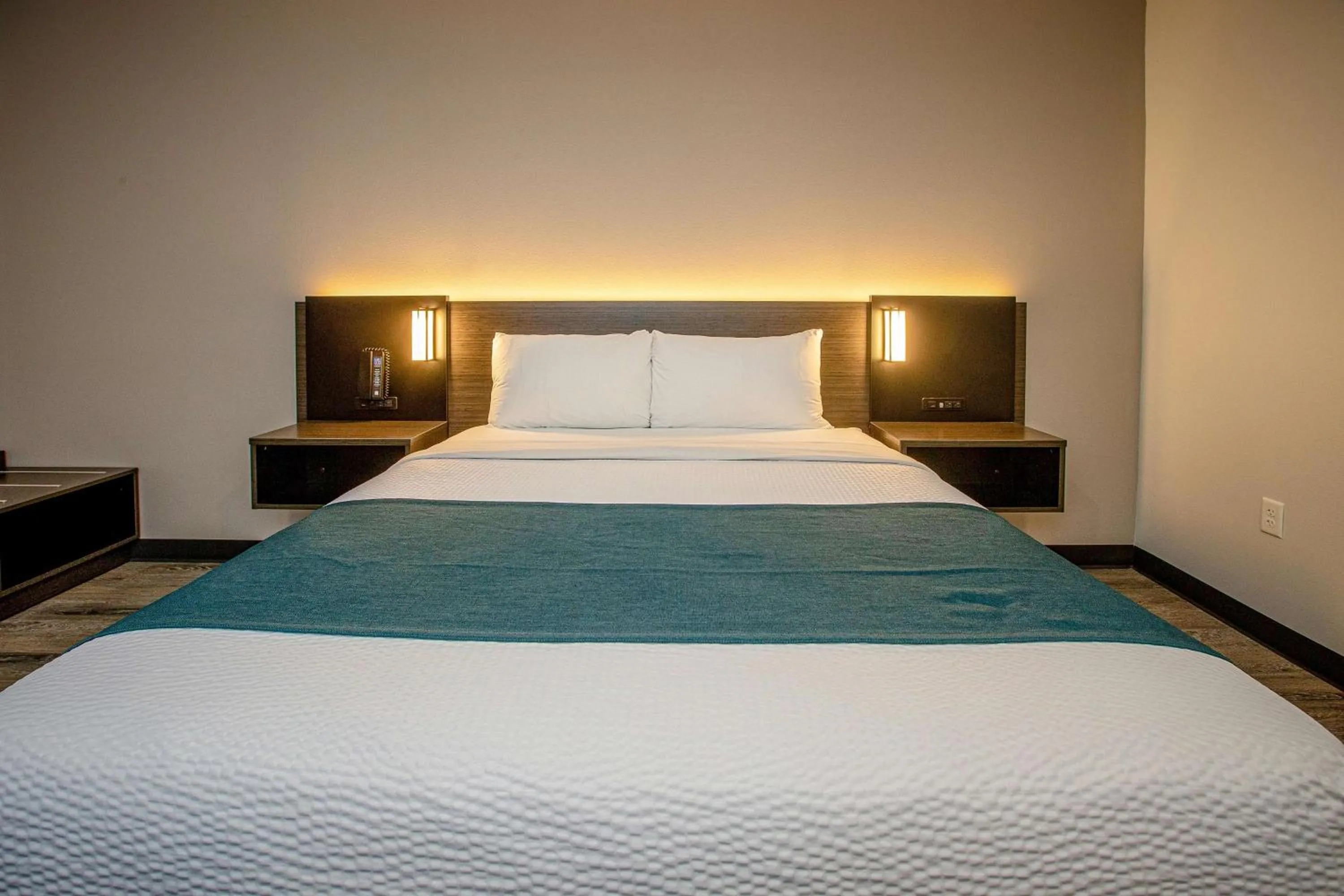 Photo of the whole room, Bed in Motel 6 North Platte, NE - East