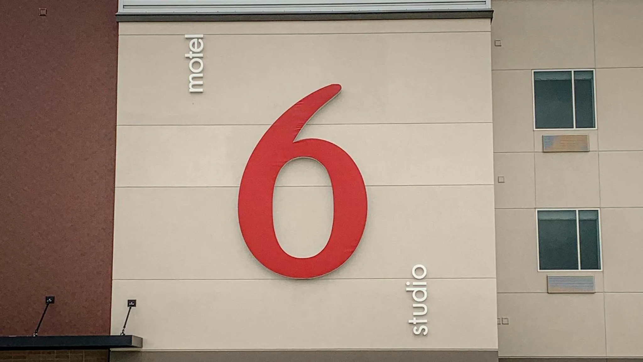 Property building in Motel 6 North Platte, NE - East