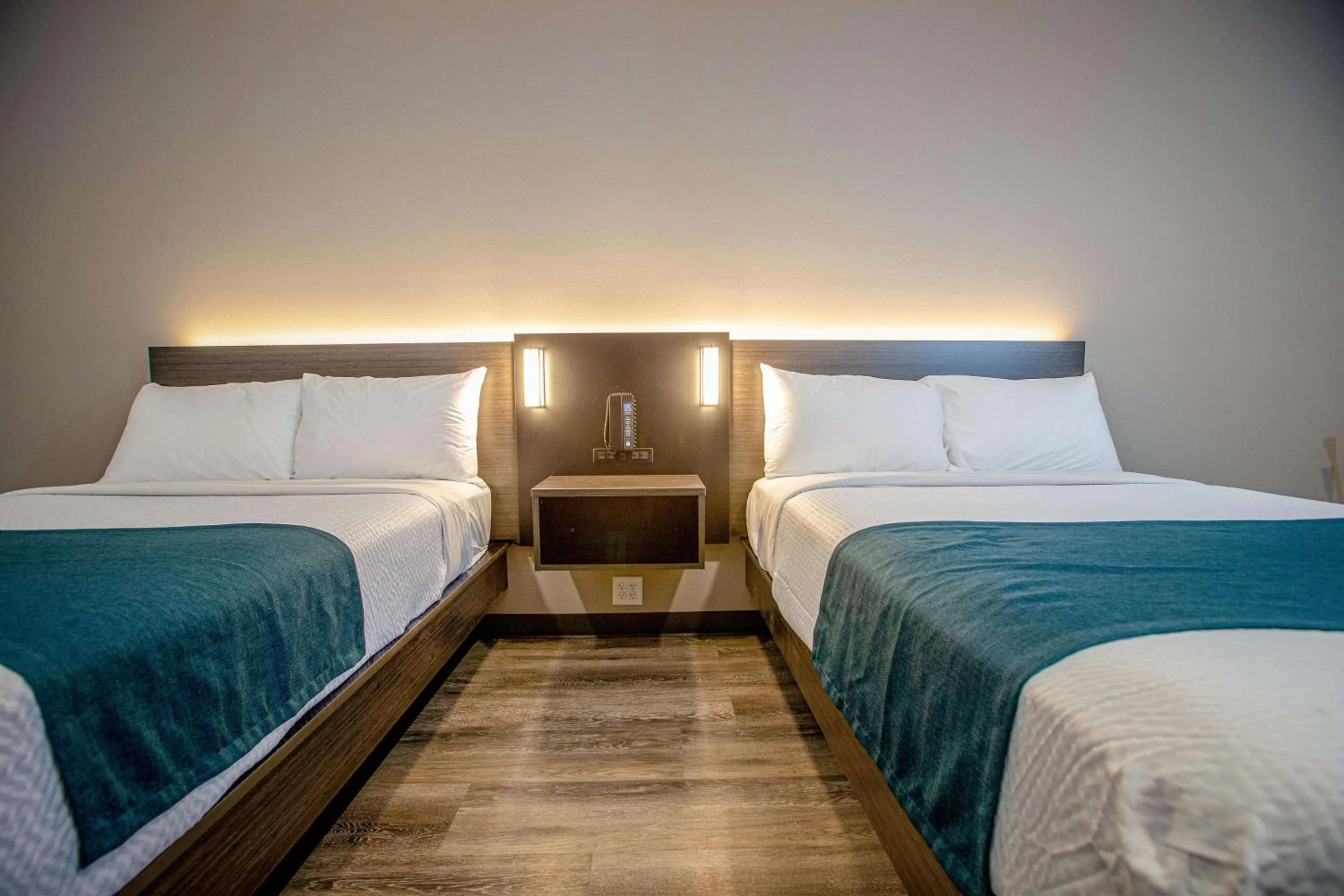 Photo of the whole room, Bed in Motel 6 North Platte, NE - East