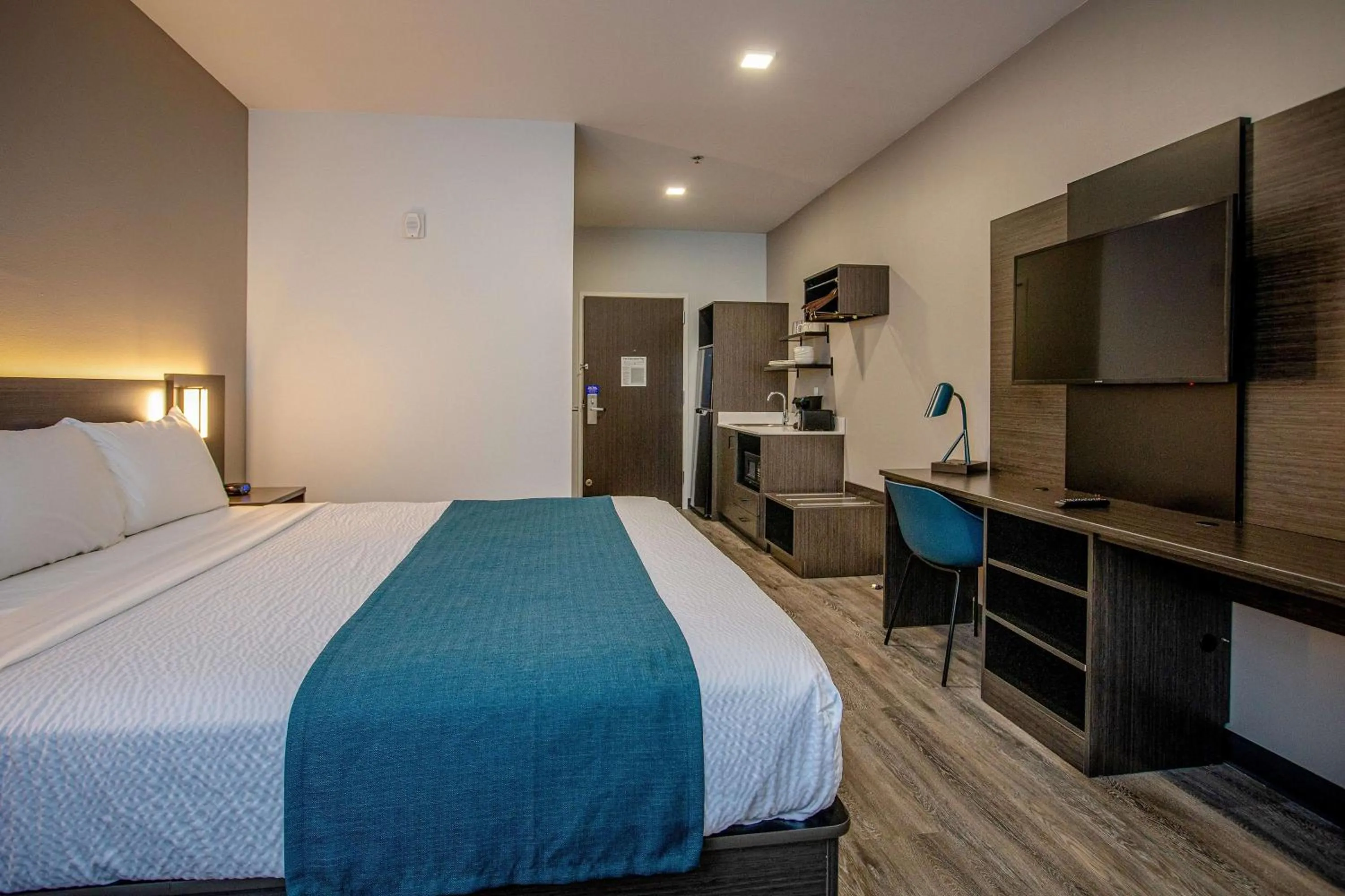 Photo of the whole room, Bed in Motel 6 North Platte, NE - East