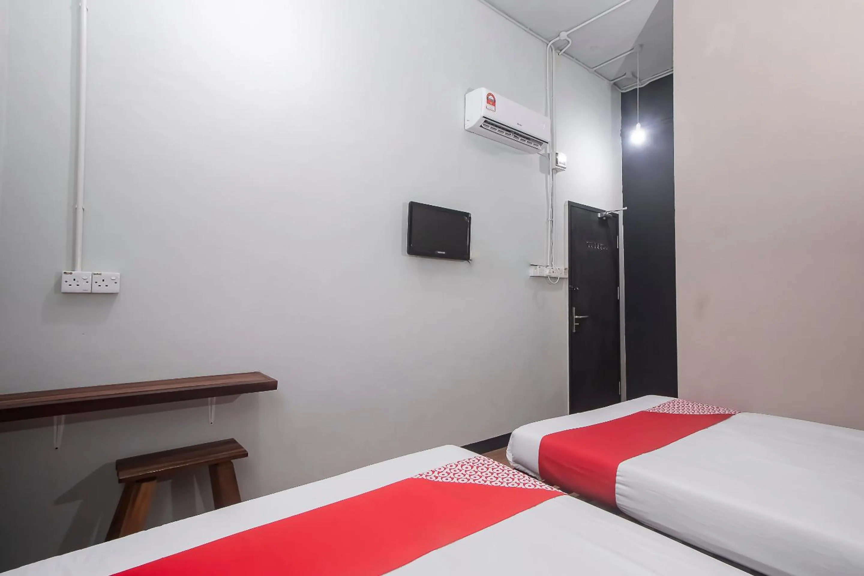 Bedroom, Bed in Hotel O Hi Inn 3