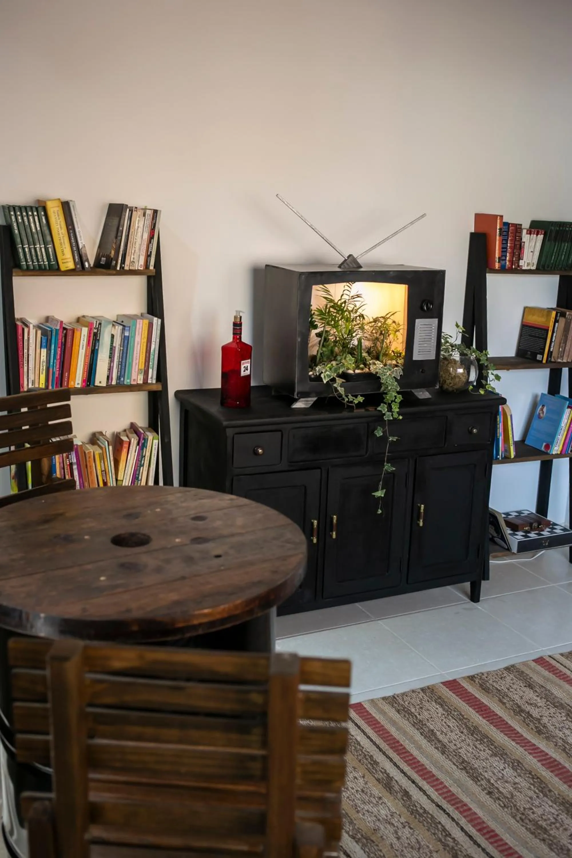 Communal lounge/ TV room in Pousada Rua de Lazer