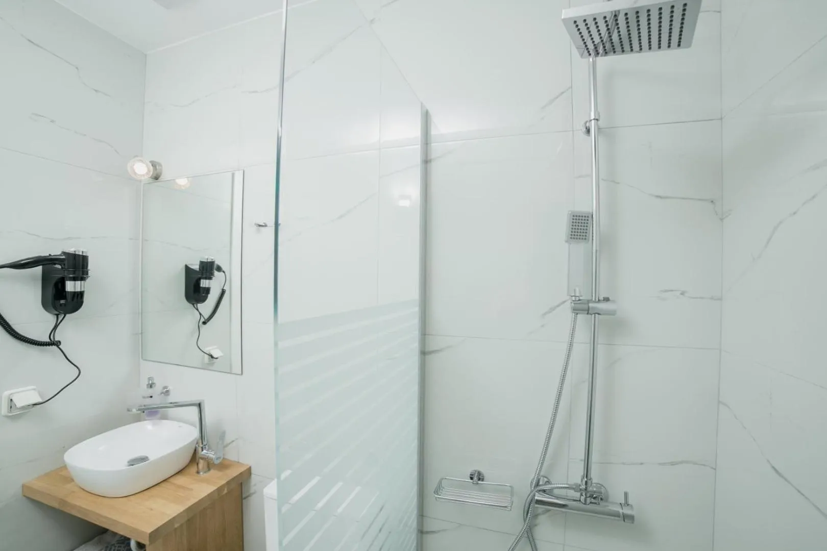 Shower in Acropolis Vision