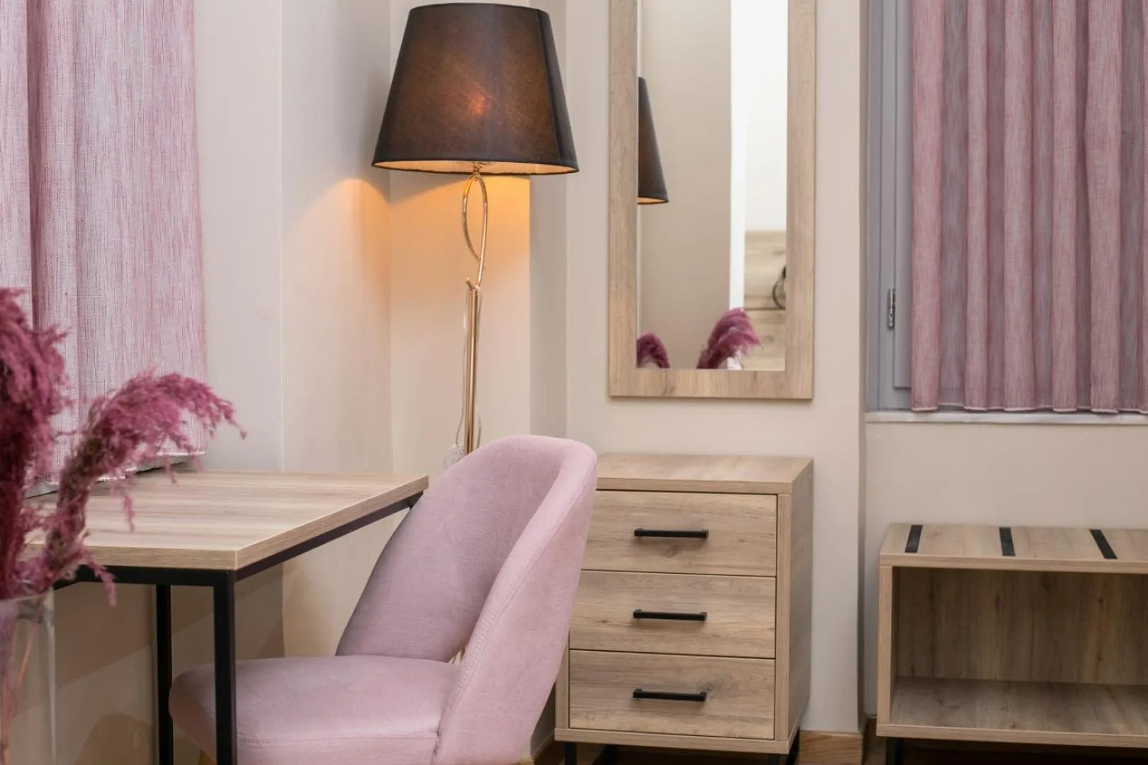 Photo of the whole room in Acropolis Vision