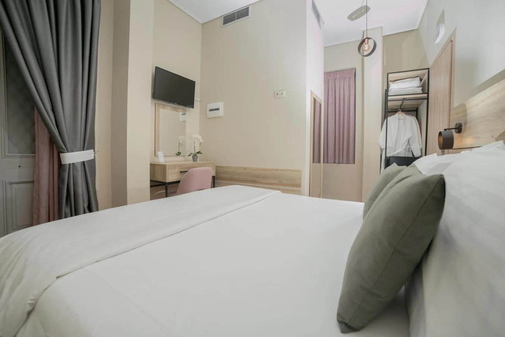 Bed in Acropolis Vision