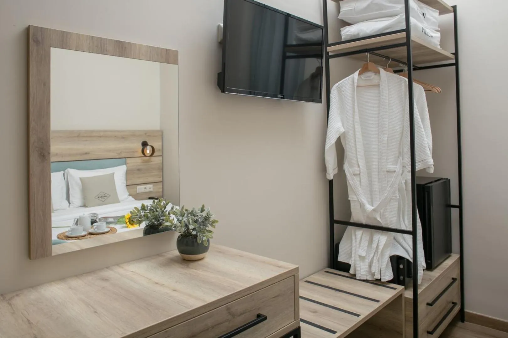 Photo of the whole room in Acropolis Vision