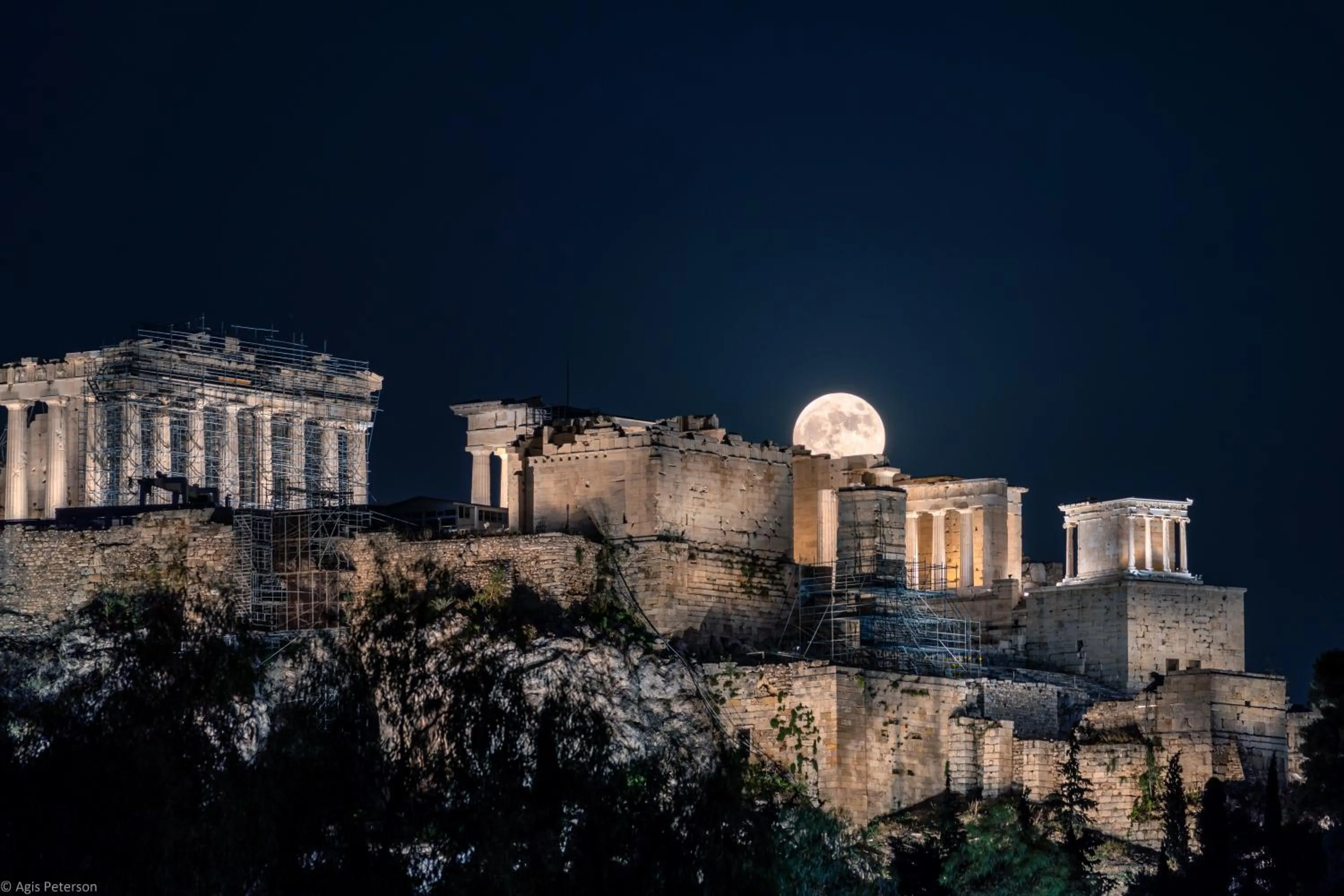 Restaurant/places to eat in Acropolis Vision