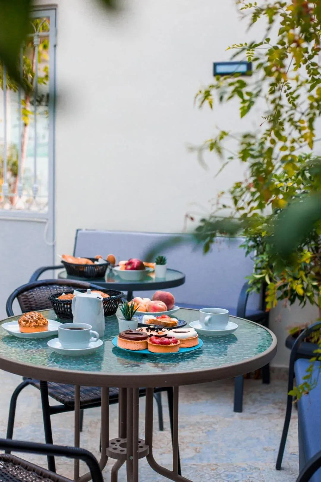 Restaurant/places to eat in Acropolis Vision