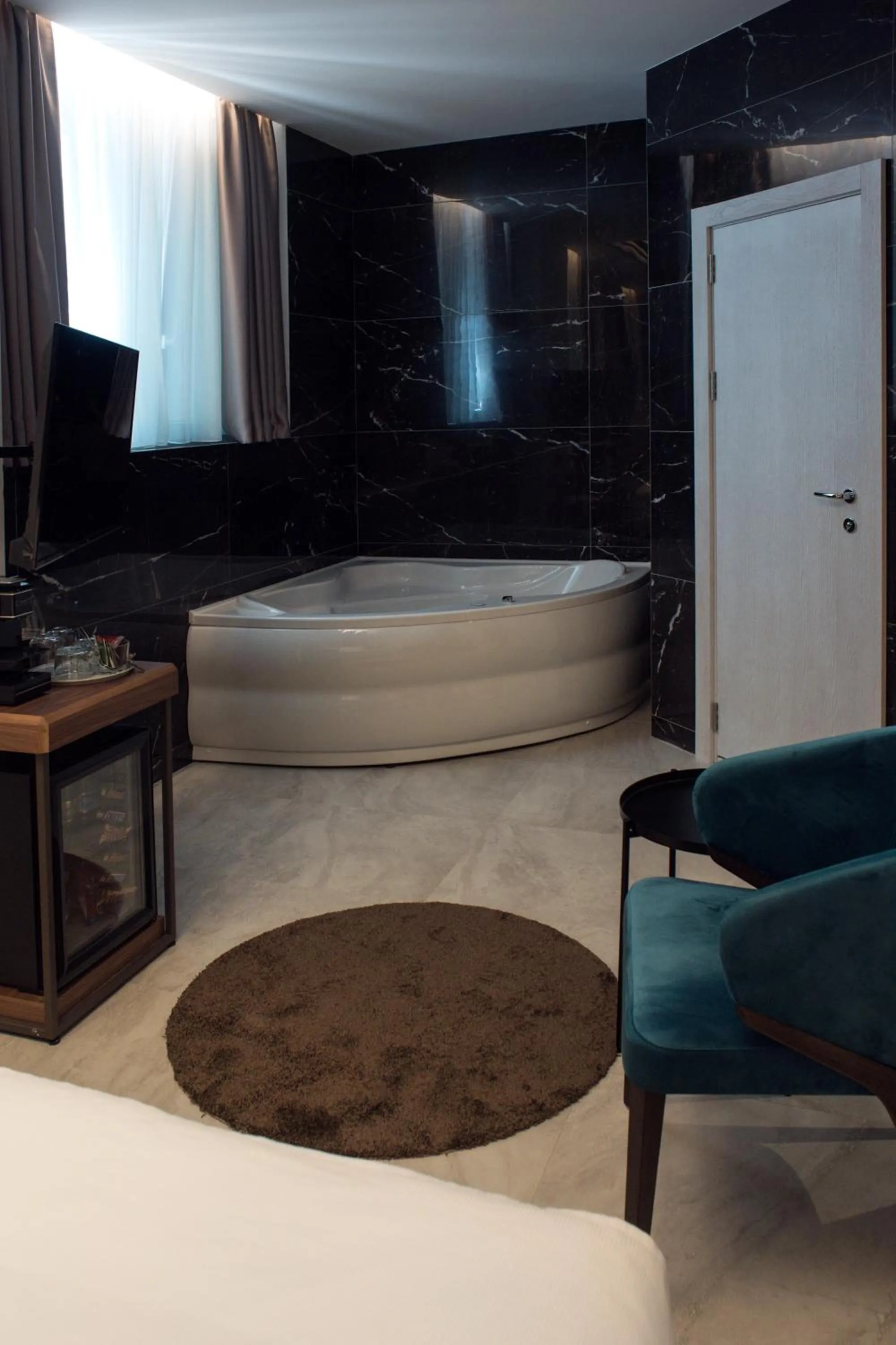 Hot Tub in The Location Hotel