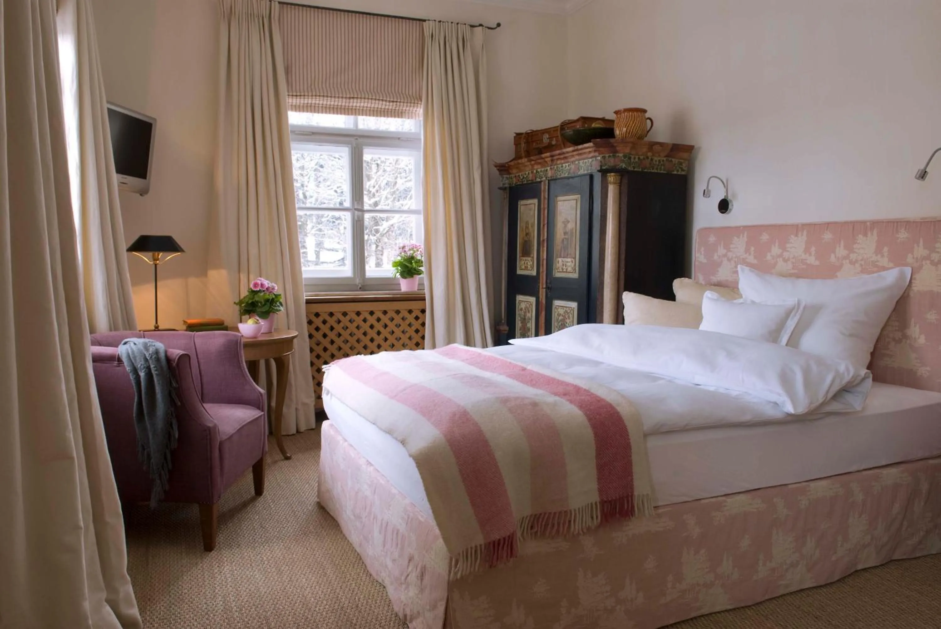 Photo of the whole room, Bed in Brauereigasthof-Hotel Aying