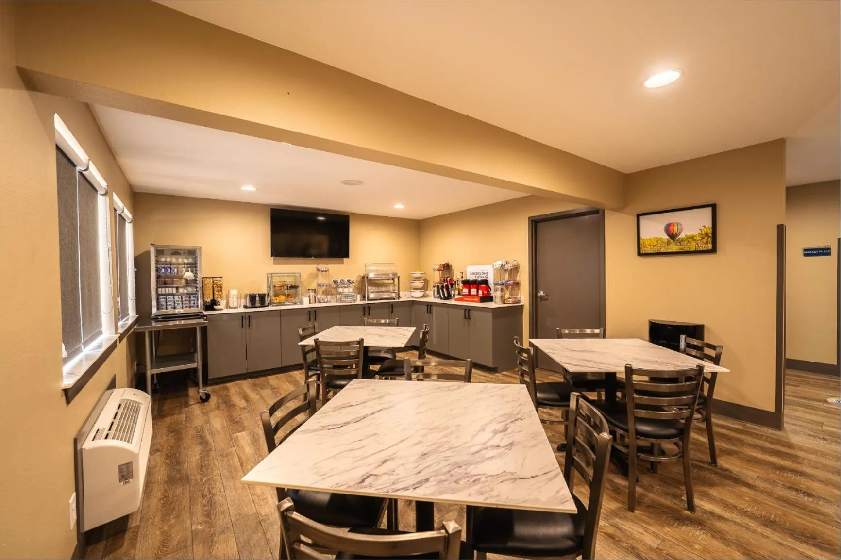 American breakfast in Cobblestone Inn & Suites - Trenton