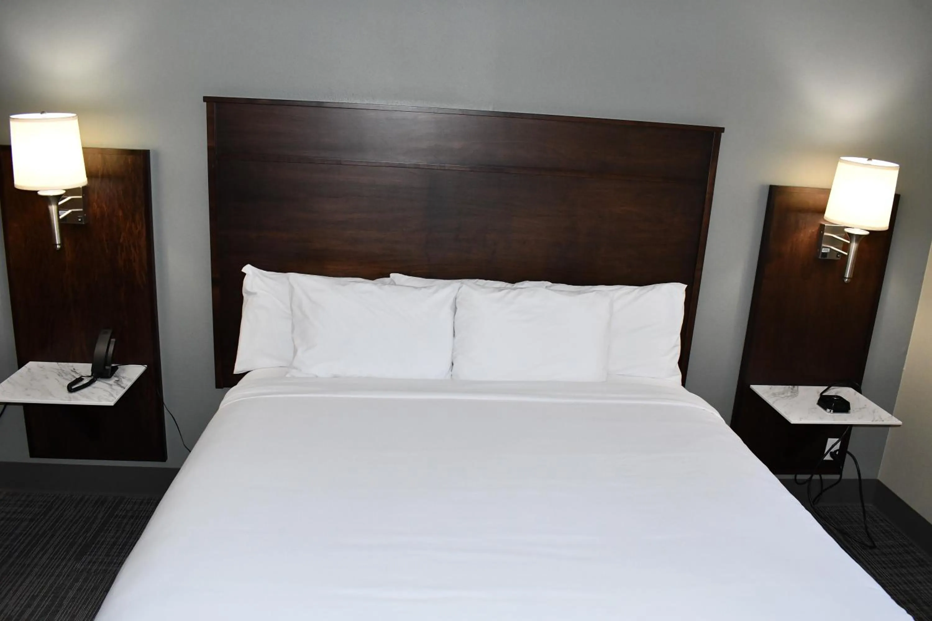Bedroom, Bed in Cobblestone Inn & Suites - Trenton