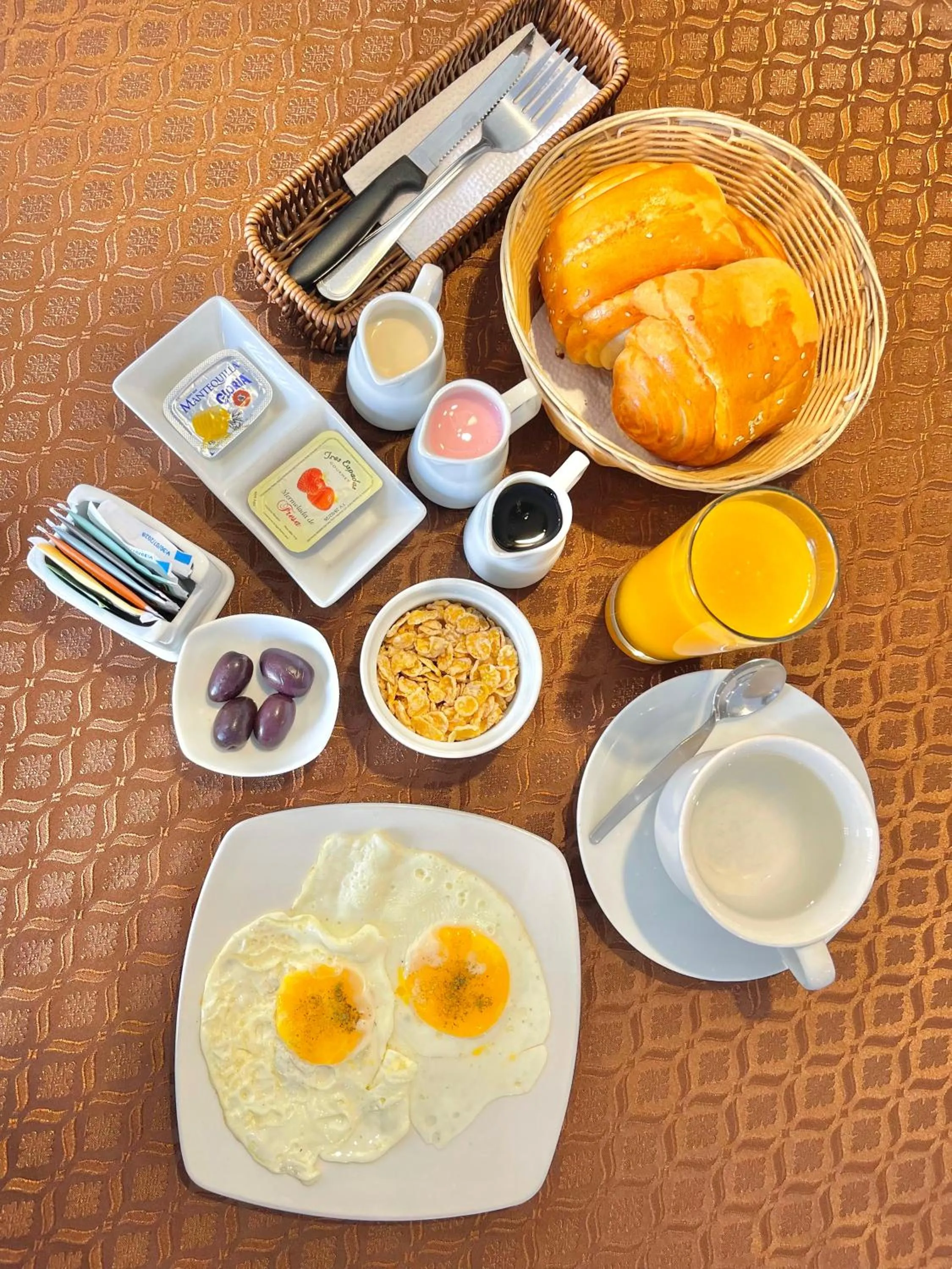 Breakfast in Jultom Inn Hotel & Suites