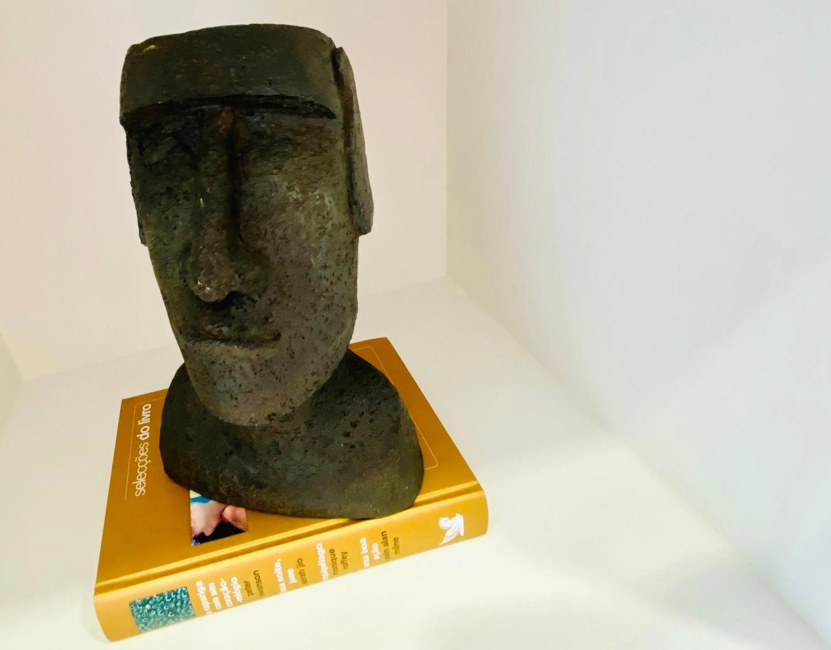 Decorative detail in The Postcard Avenue