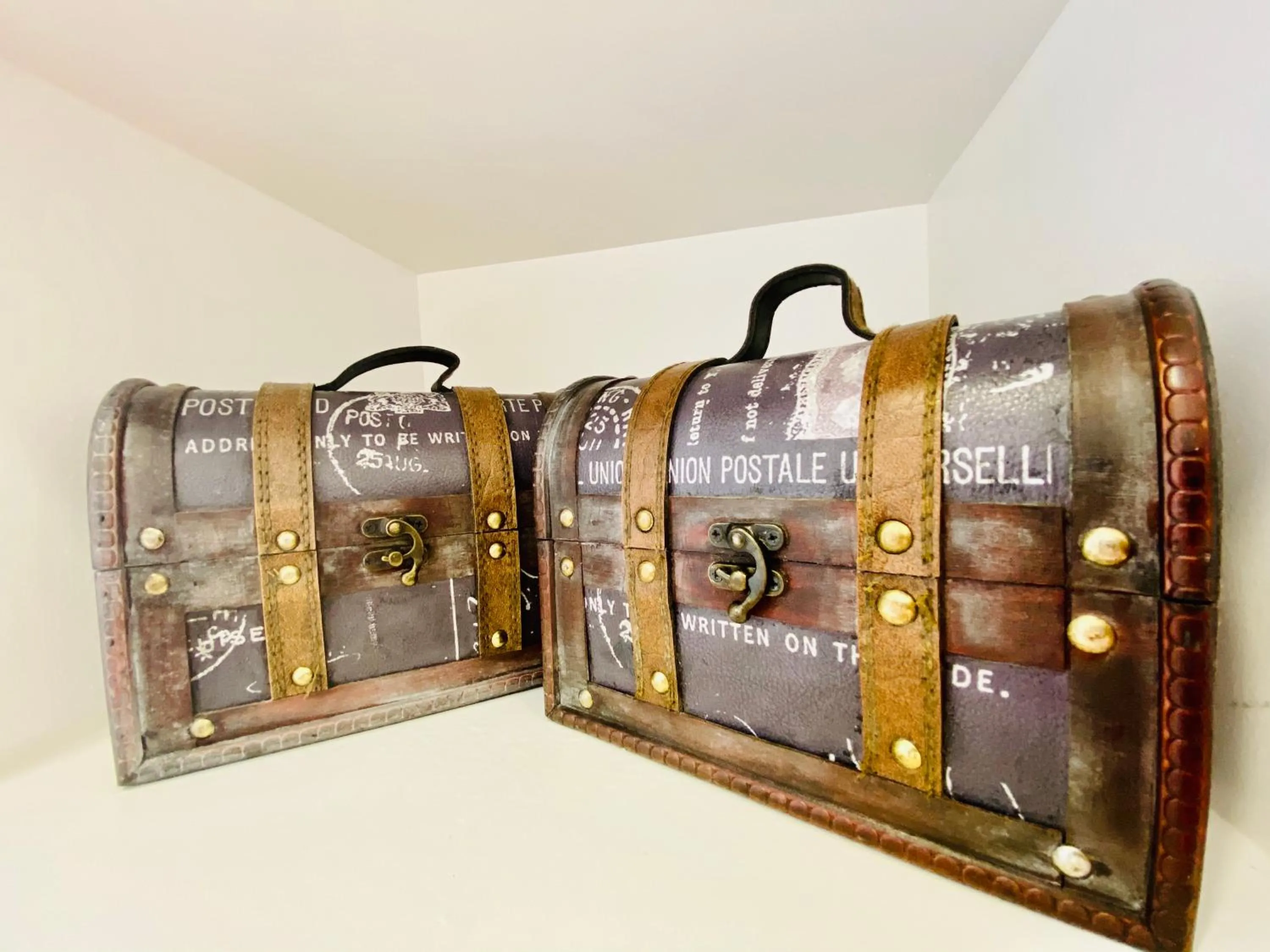 Decorative detail in The Postcard Avenue