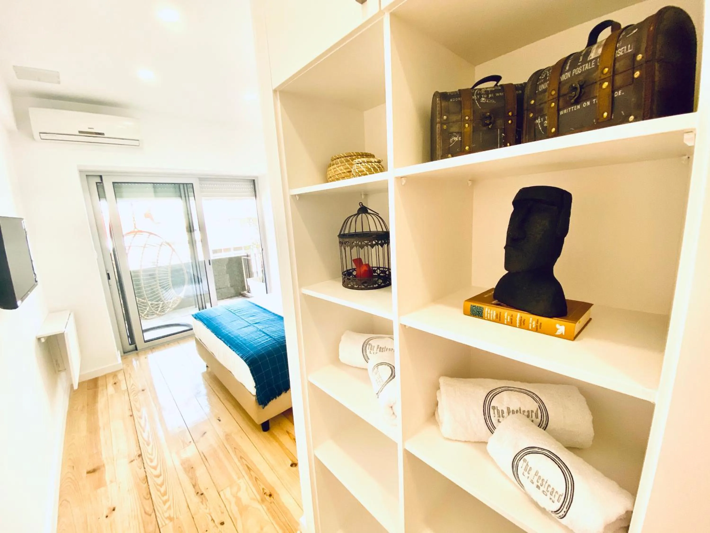 Decorative detail, Bed in The Postcard Avenue