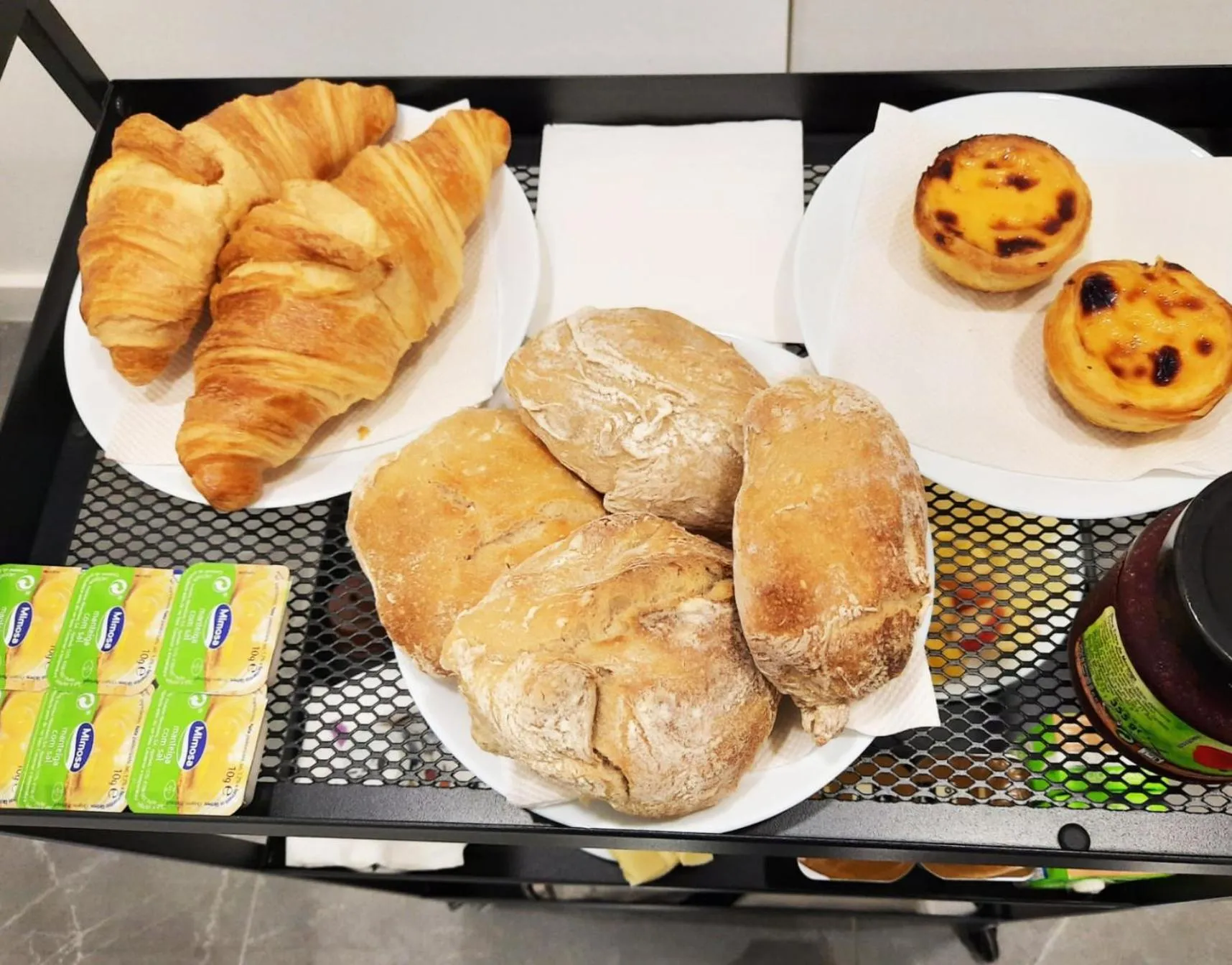 Breakfast in The Postcard Avenue