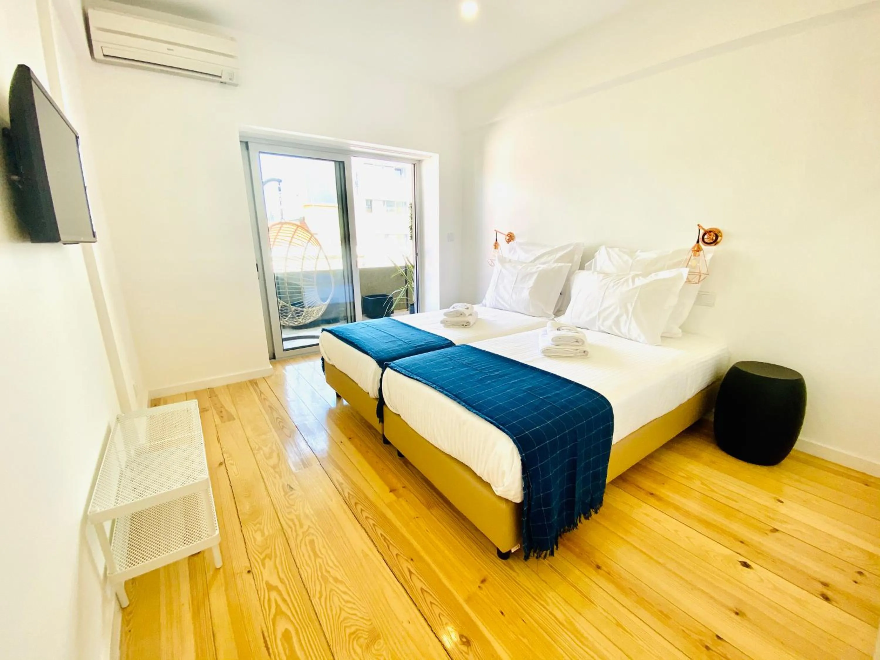 Bedroom, Bed in The Postcard Avenue