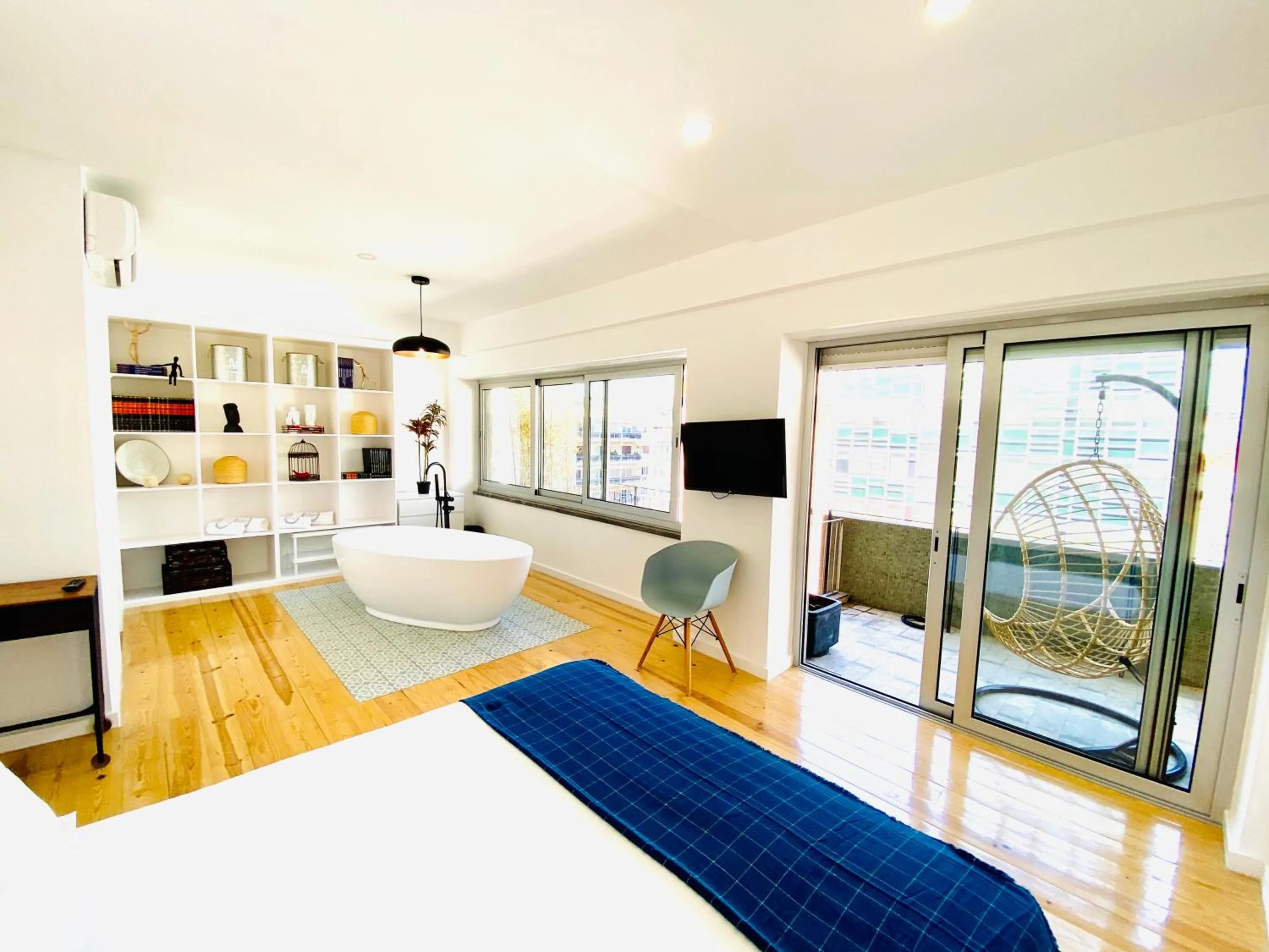 Bed in The Postcard Avenue