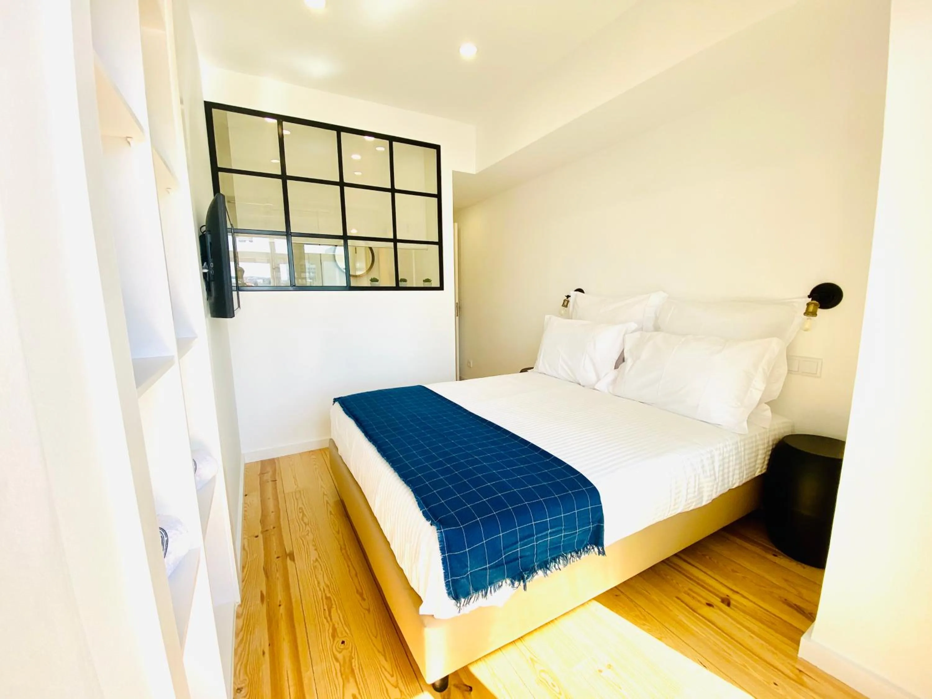 Bedroom, Bed in The Postcard Avenue