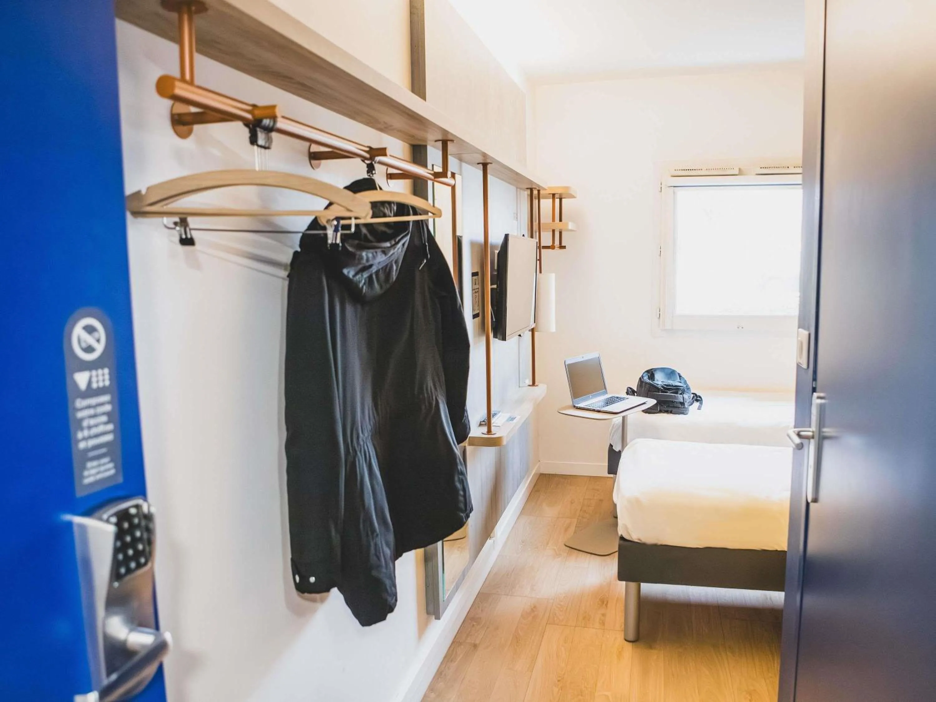 Bedroom, Bed in ibis budget Dijon Saint Apollinaire