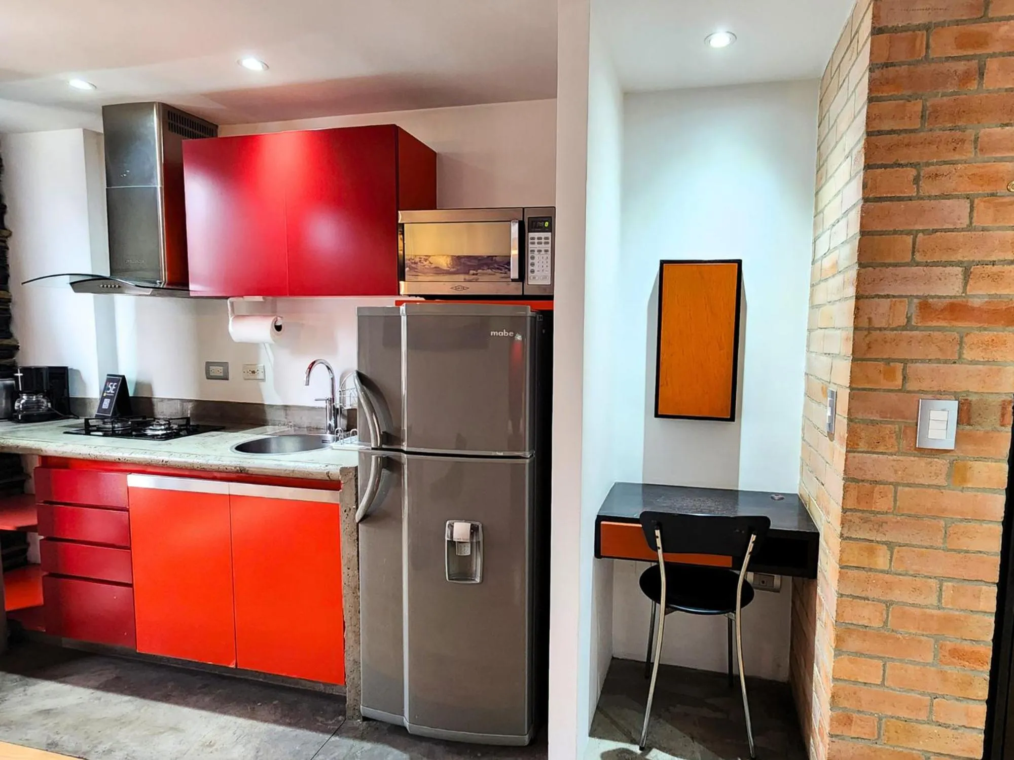 Kitchen or kitchenette in Hotel 5 Elementos Corferias by HBP