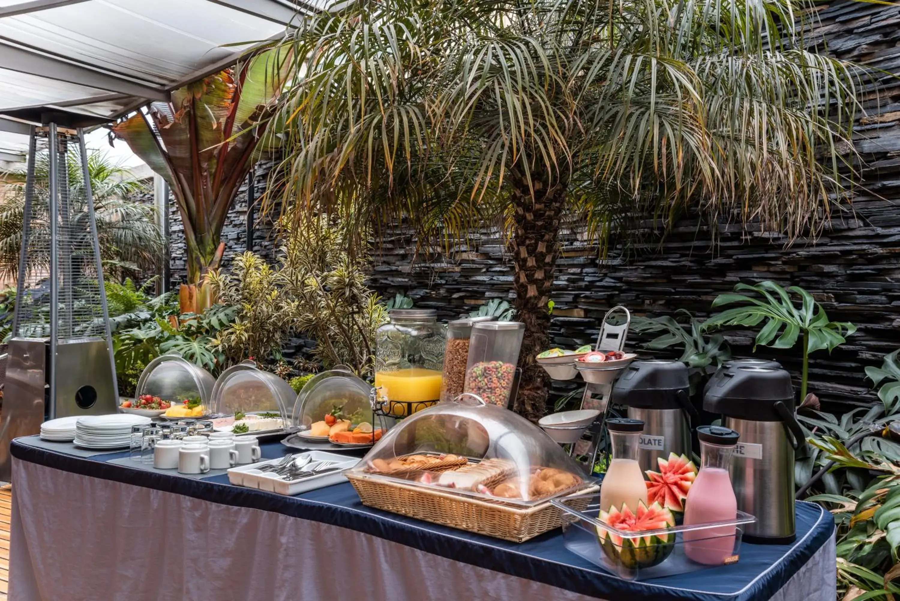 Buffet breakfast in Hotel 5 Elementos Corferias by HBP Buffet breakfast in Hotel 5 Elementos Corferias by HBP