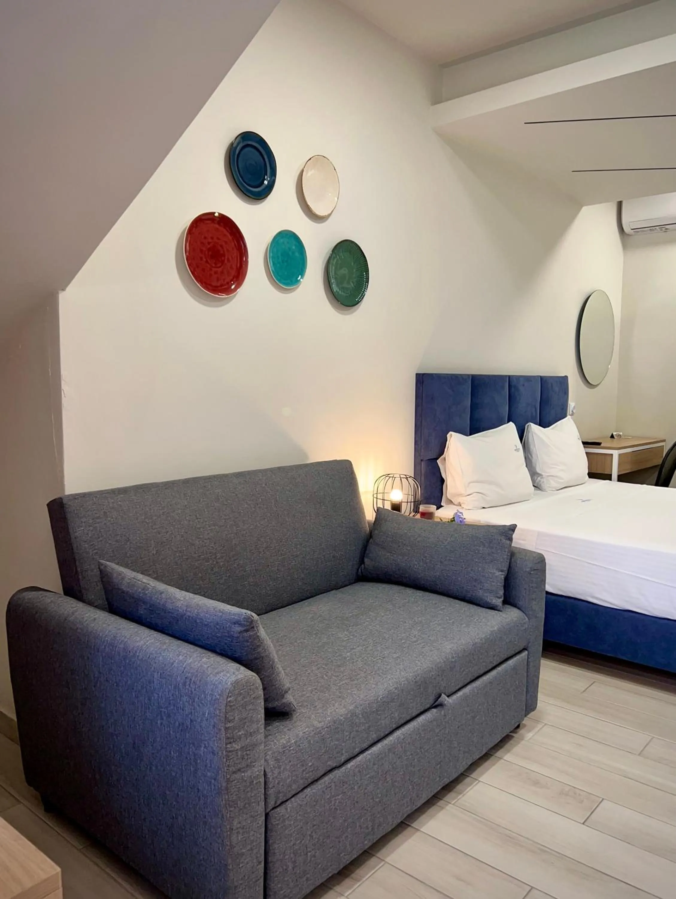 Photo of the whole room in PORTO PORTES suites