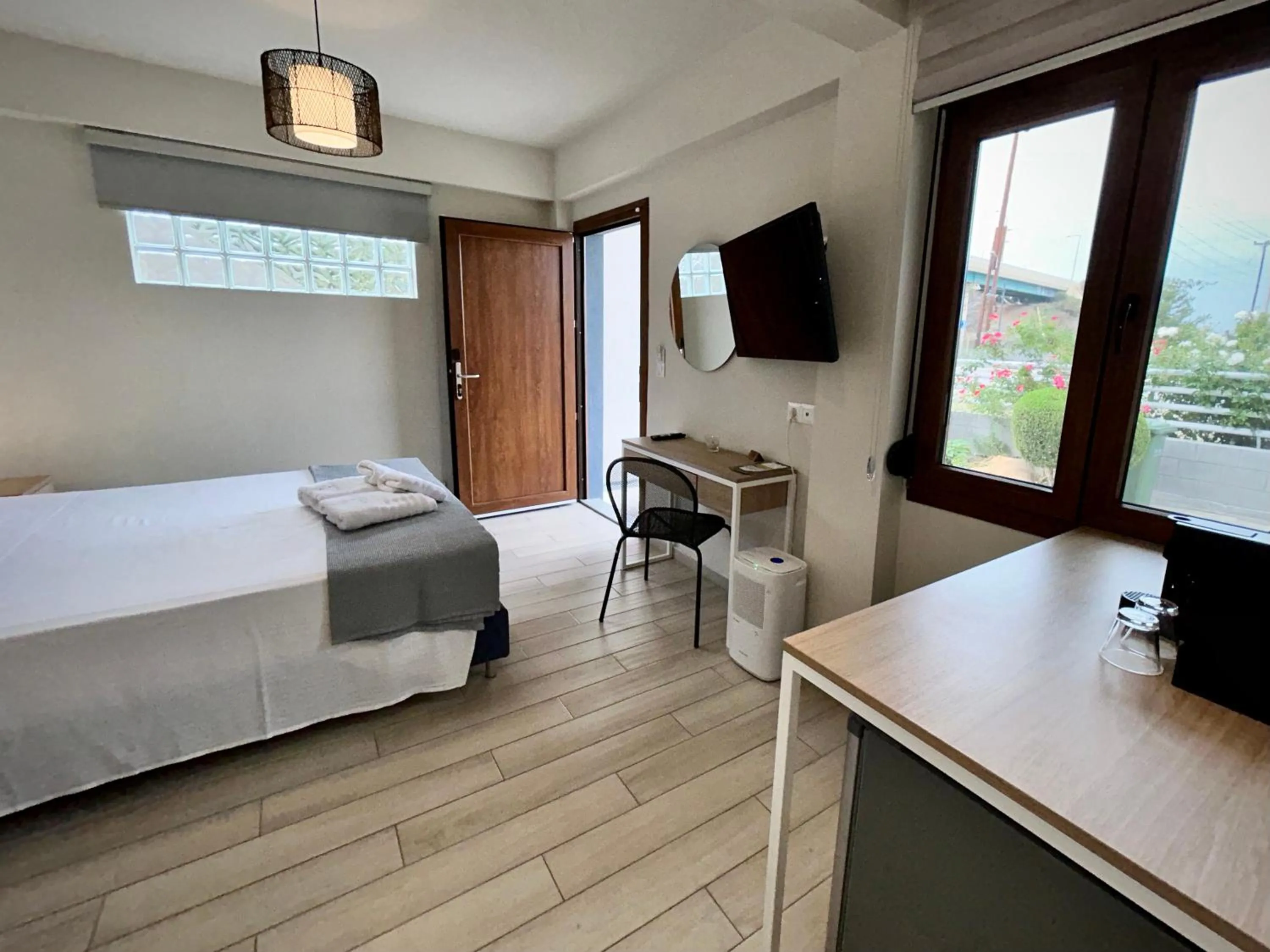 Photo of the whole room in PORTO PORTES suites