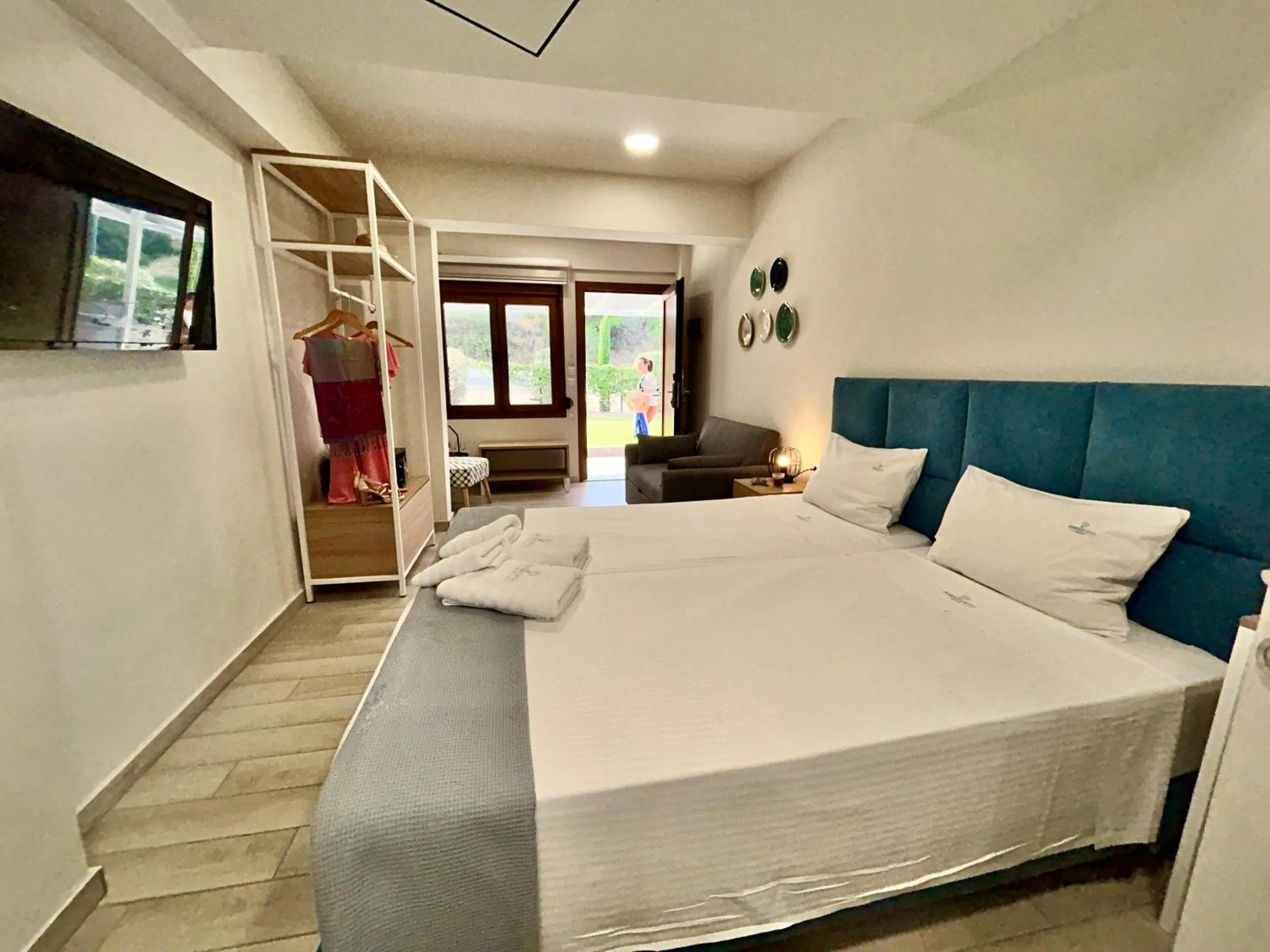 Photo of the whole room in PORTO PORTES suites