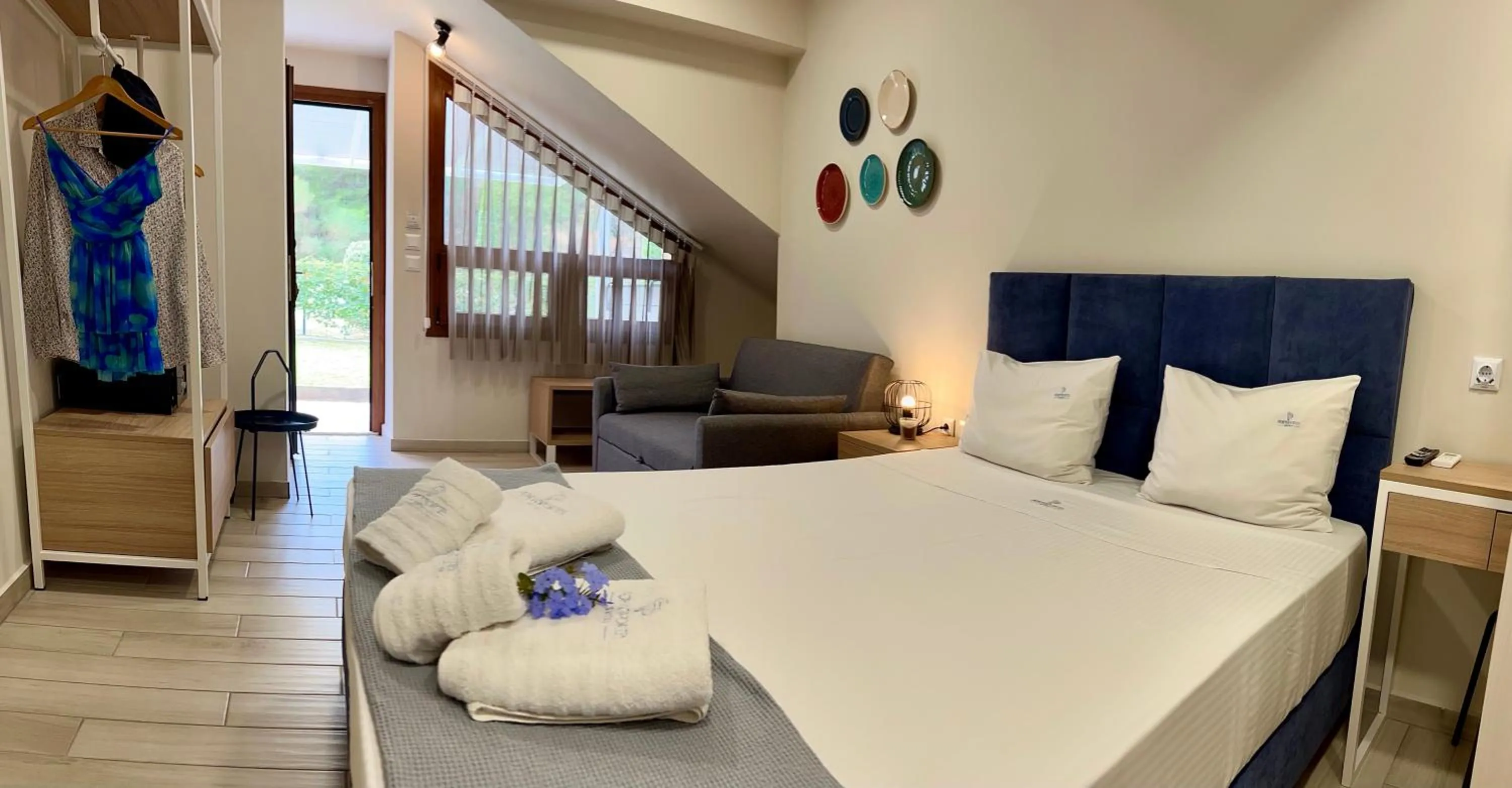 Photo of the whole room in PORTO PORTES suites