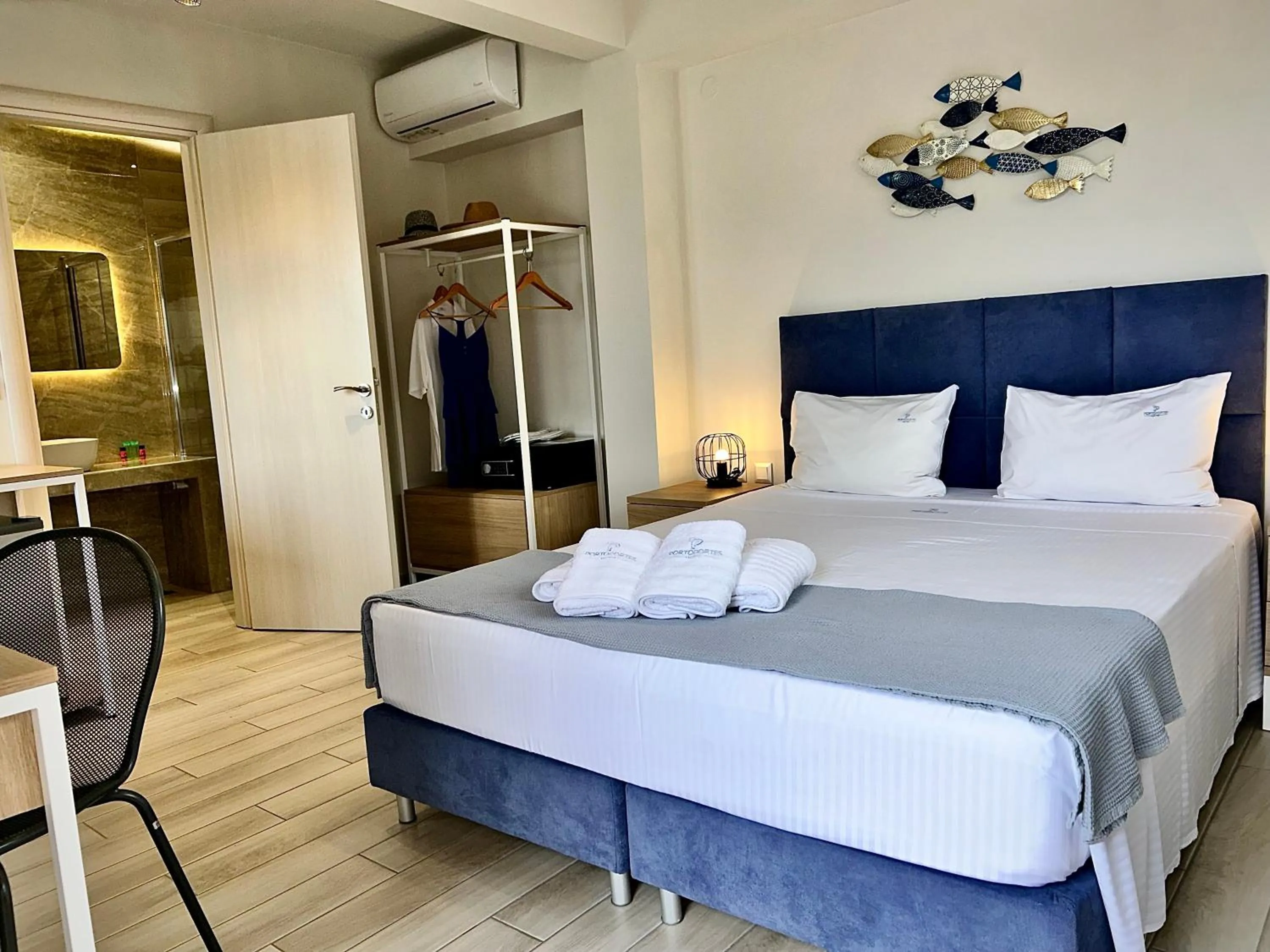 Photo of the whole room in PORTO PORTES suites