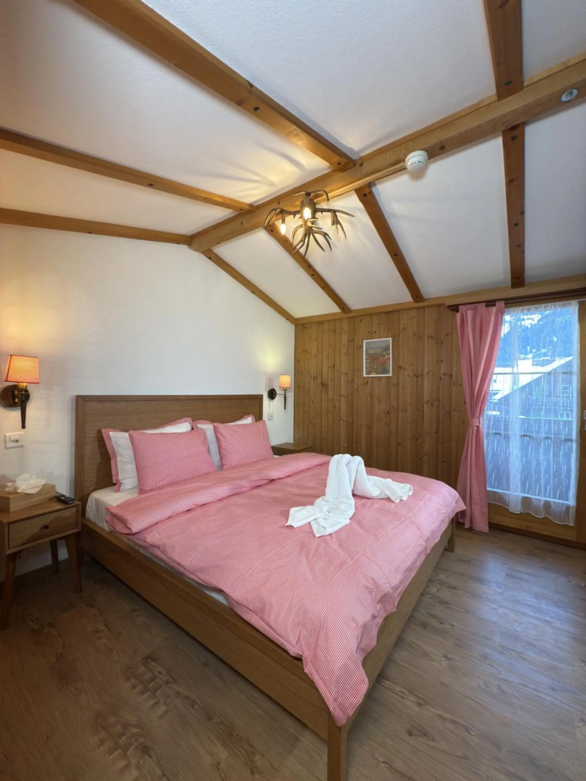 Bed in Hotel Schützen Lauterbrunnen