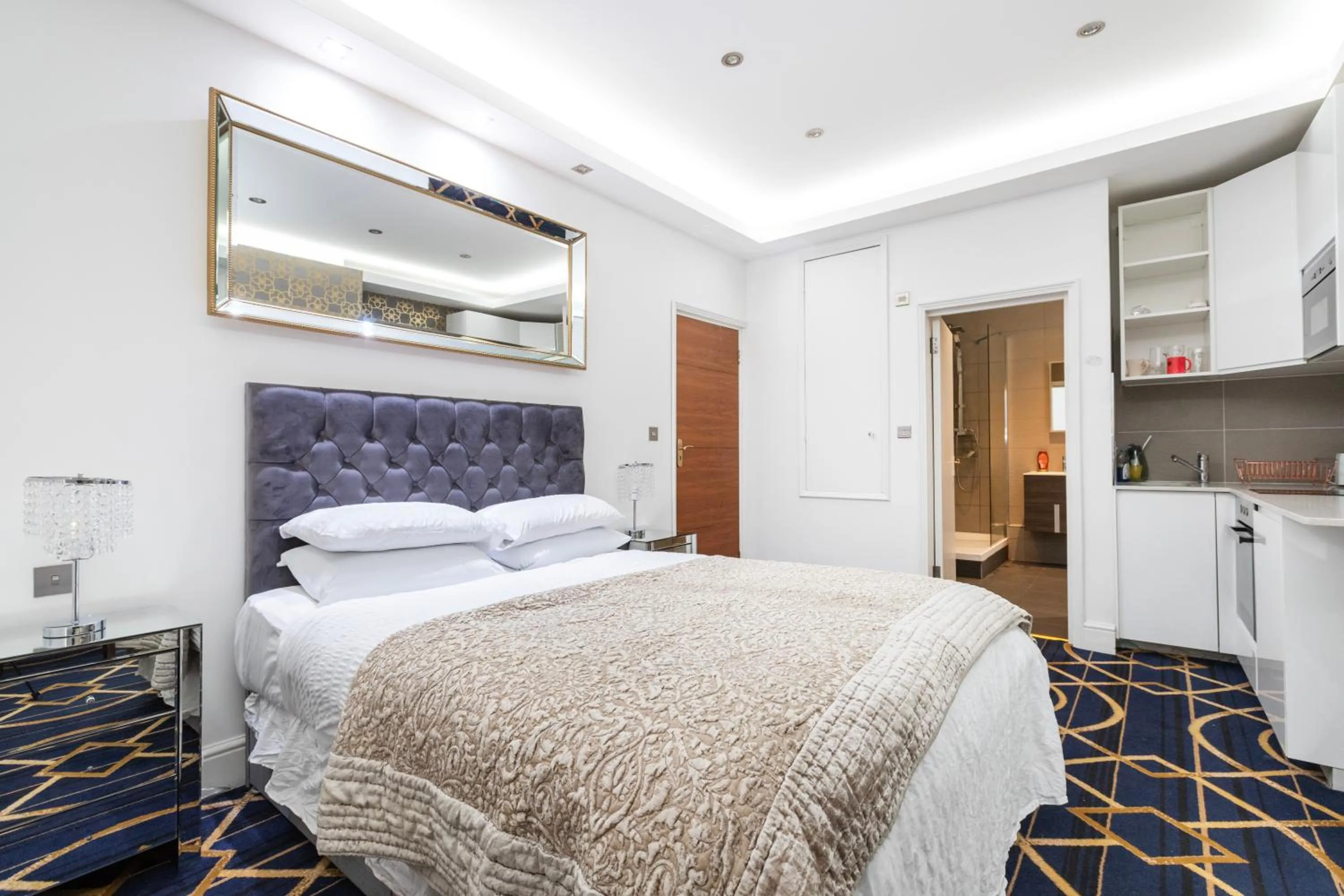 Bed in Marble Arch Mews Apart'hotel