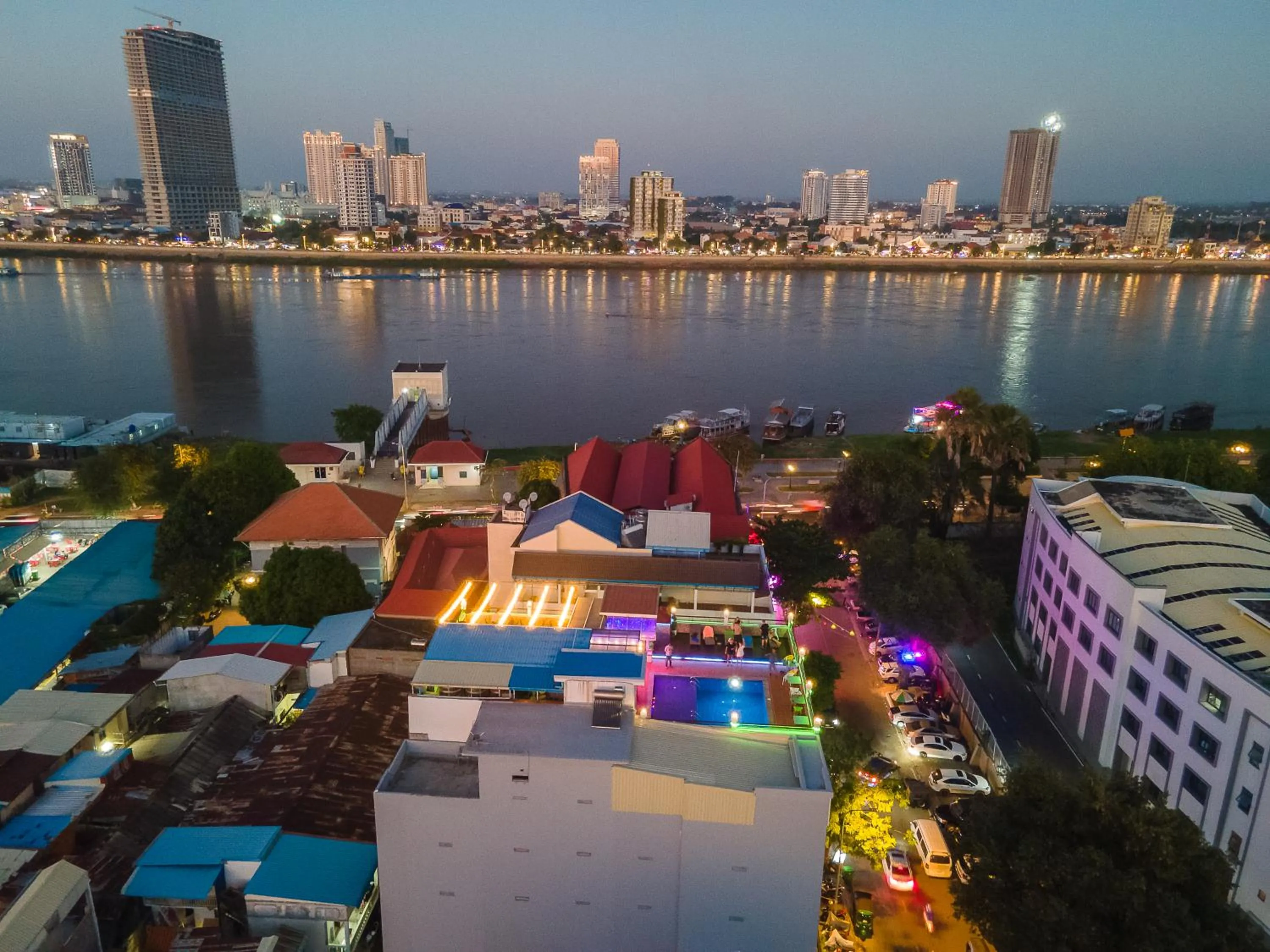 Night in Pooltop Phnom Penh