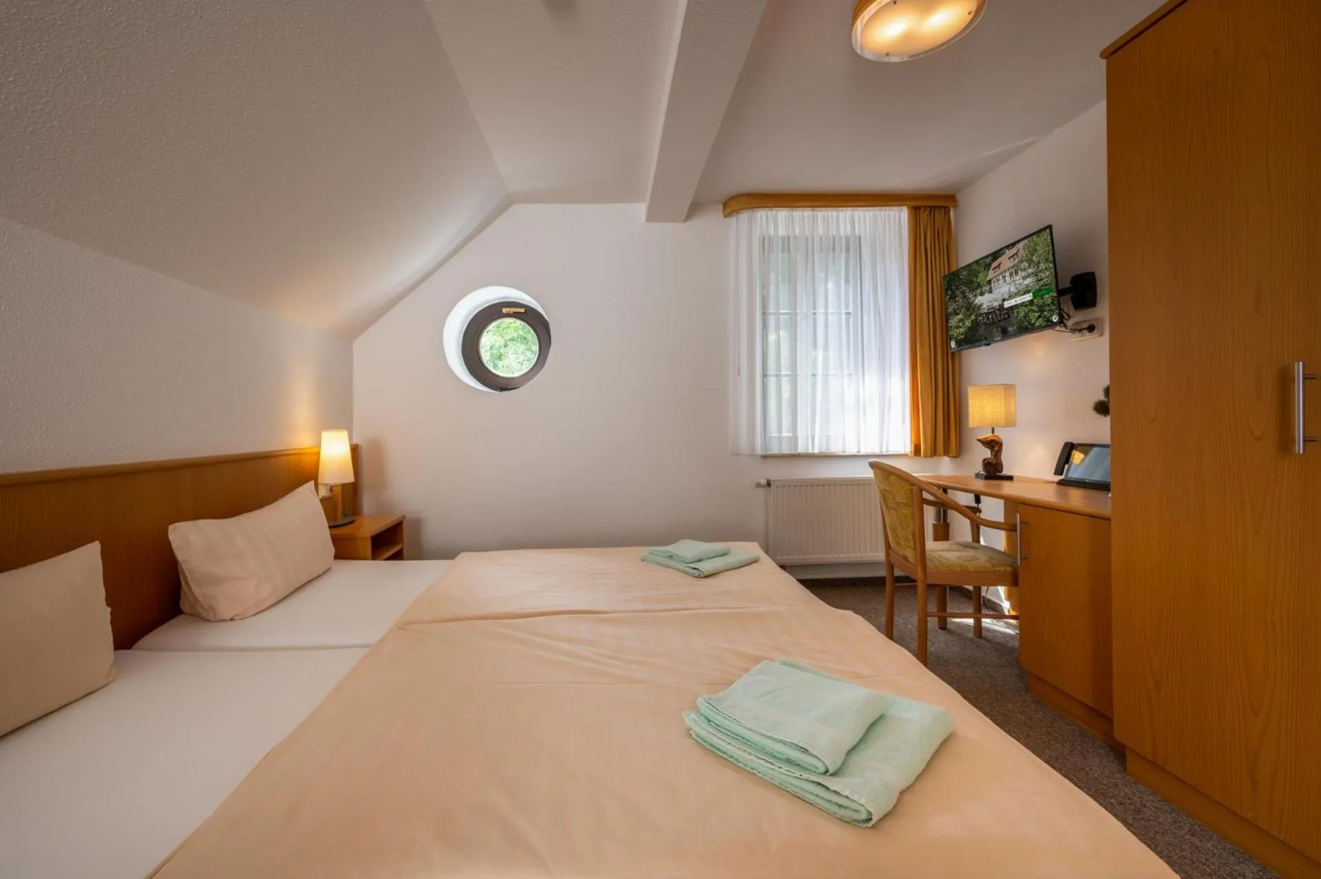 Photo of the whole room, Bed in Zur Margarethenmühle - Landgasthof und Waldhotel