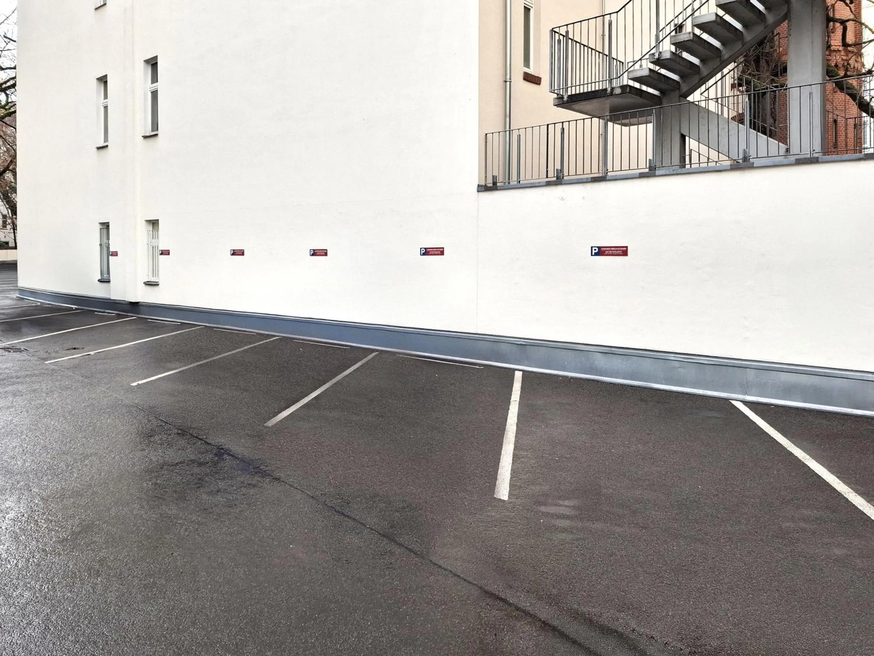 Parking in Leonardo Hotel Berlin KU'DAMM