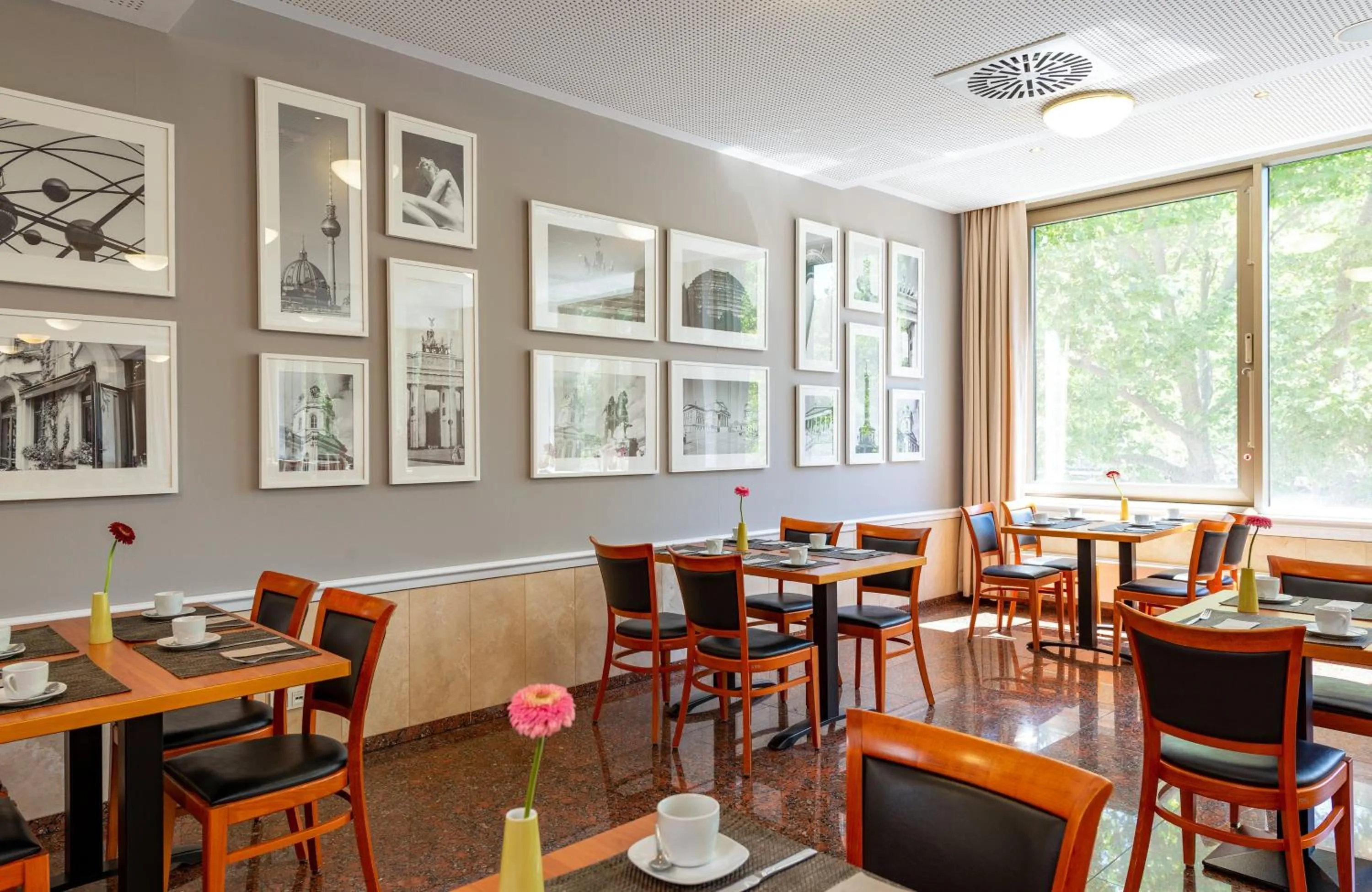 Breakfast in Leonardo Hotel Berlin KU'DAMM