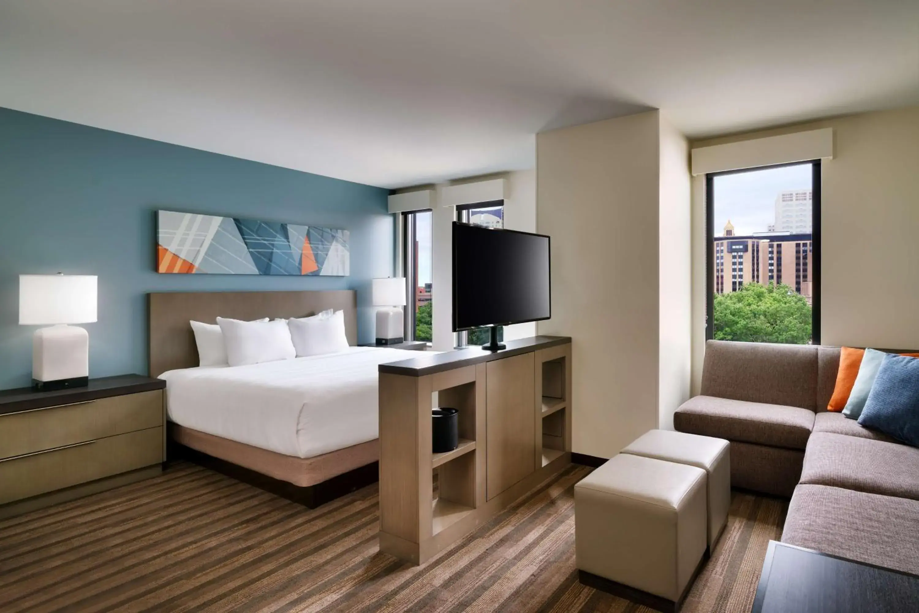 Photo of the whole room, Bed in Hyatt House Rochester Mayo Clinic Area Photo of the whole room, Bed in Hyatt House Rochester Mayo Clinic Area