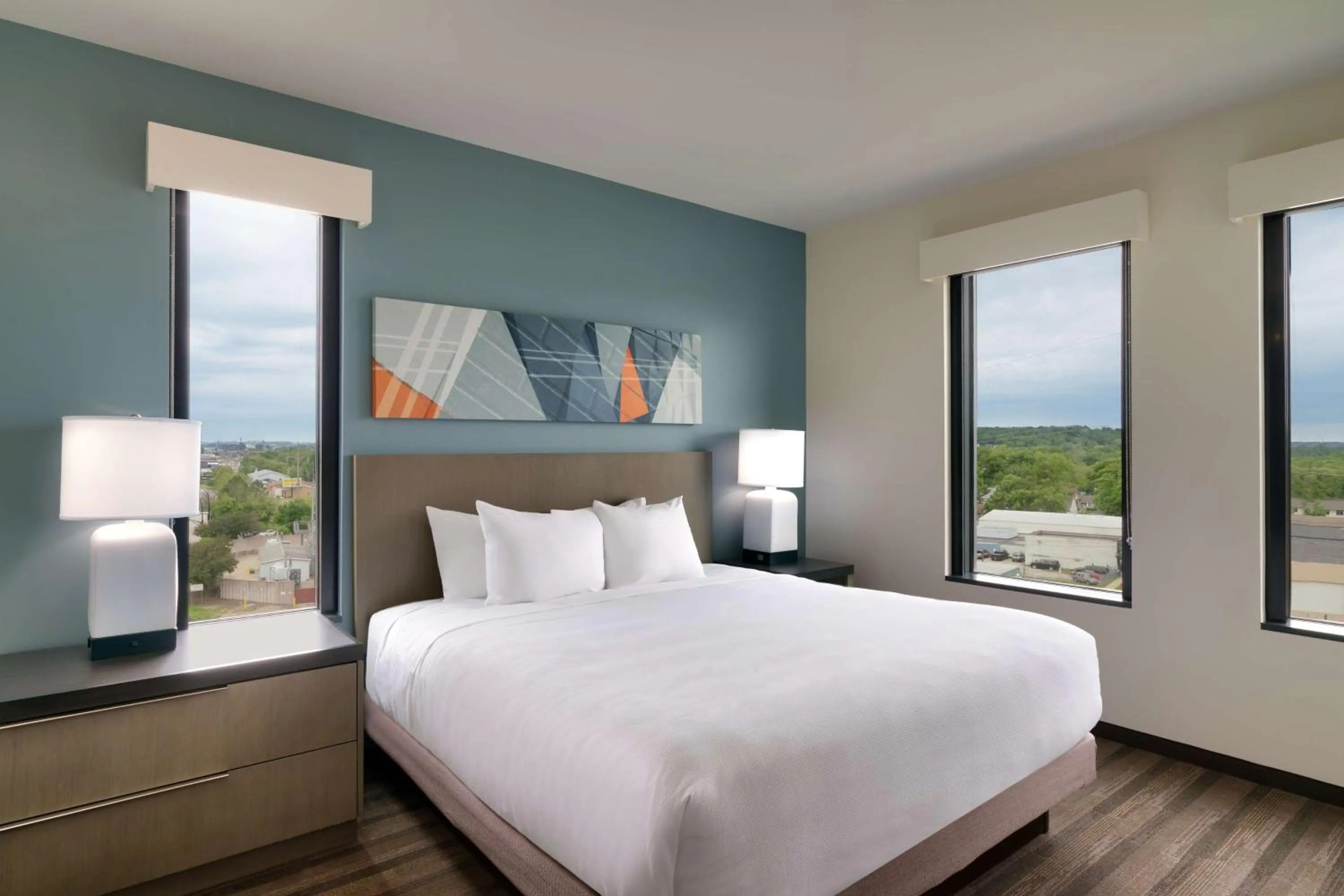 Photo of the whole room, Bed in Hyatt House Rochester Mayo Clinic Area