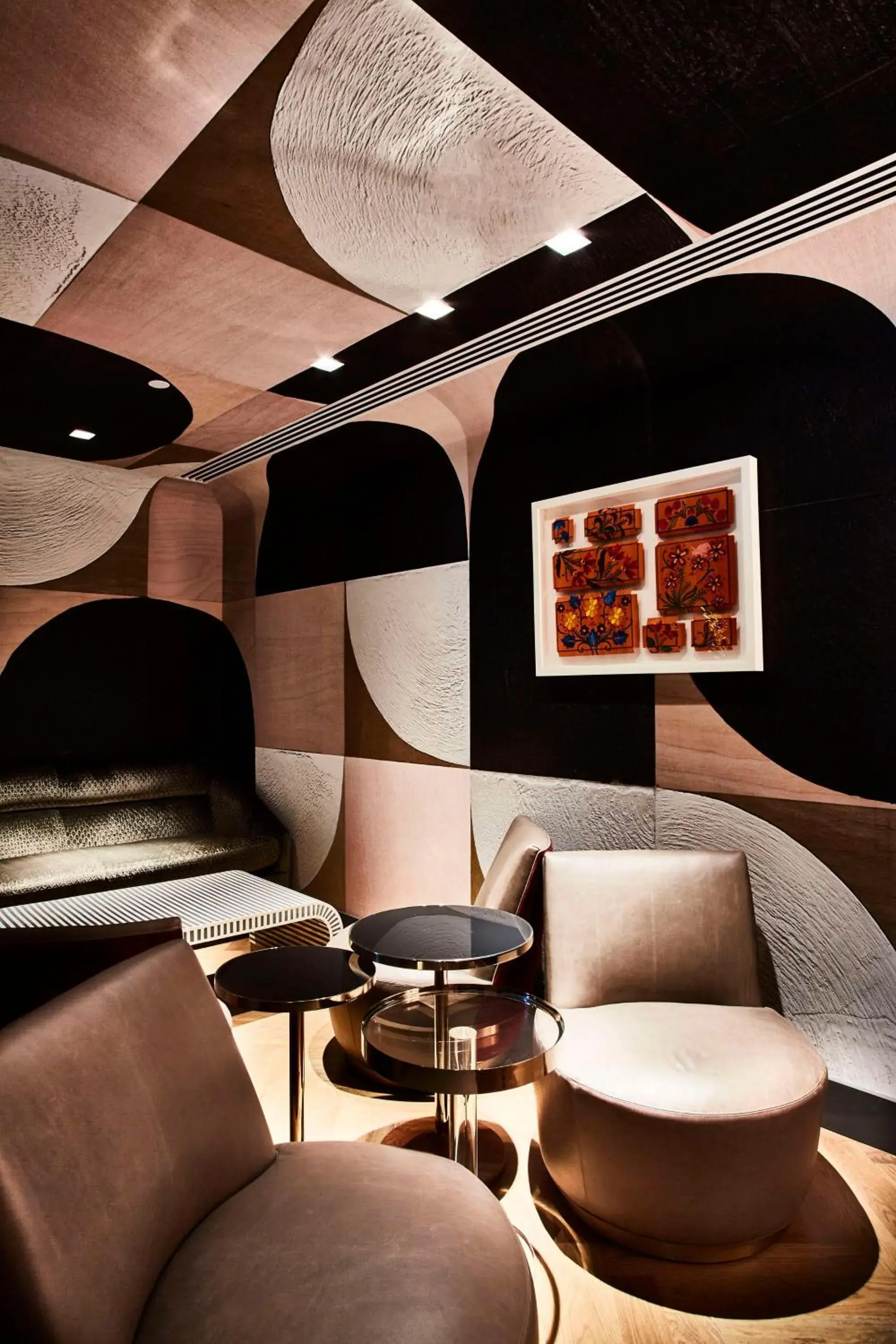 Lounge or bar in Thompson Dallas, by Hyatt Lounge or bar in Thompson Dallas, by Hyatt