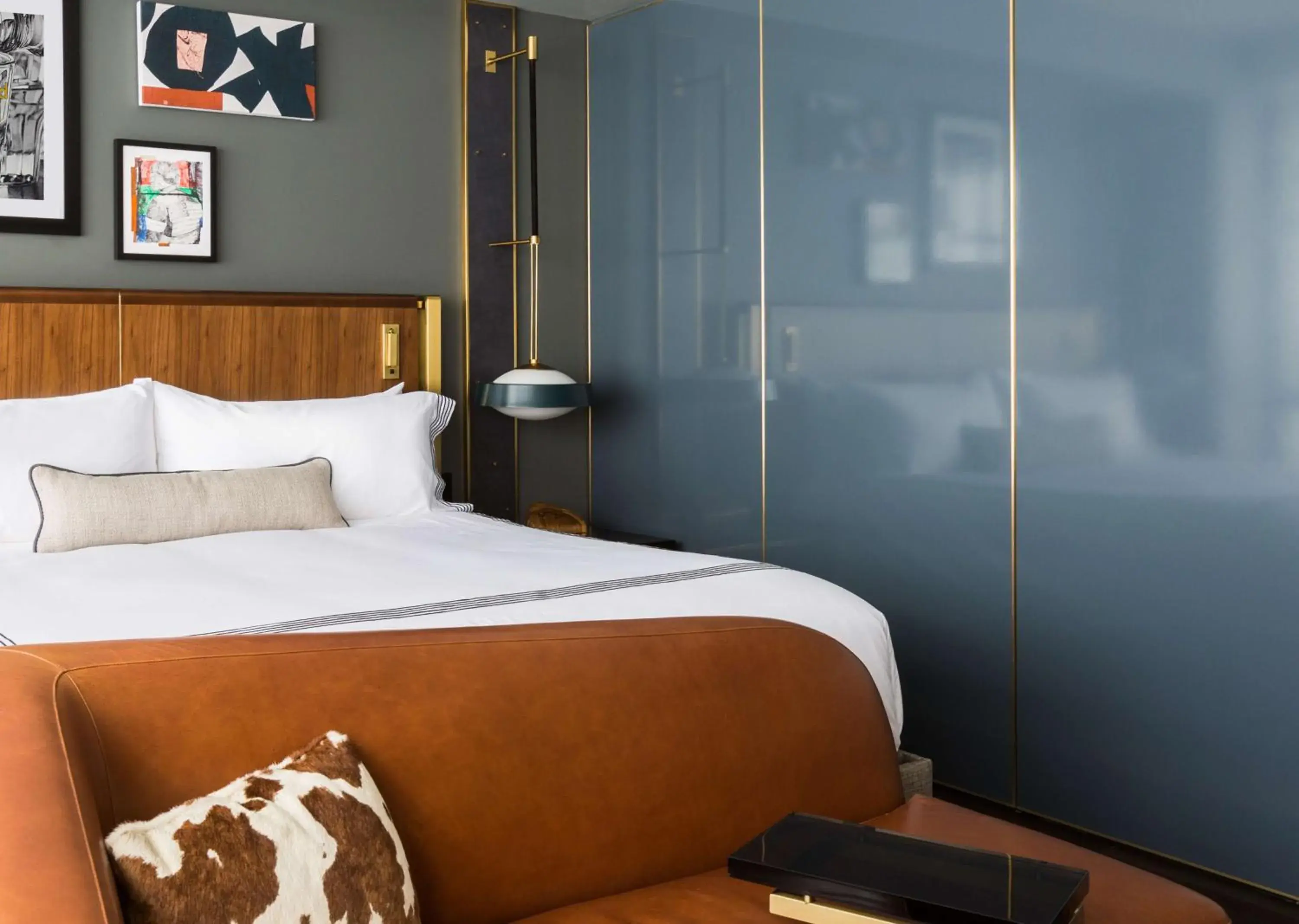 Property building, Bed in Thompson Dallas, by Hyatt Property building, Bed in Thompson Dallas, by Hyatt