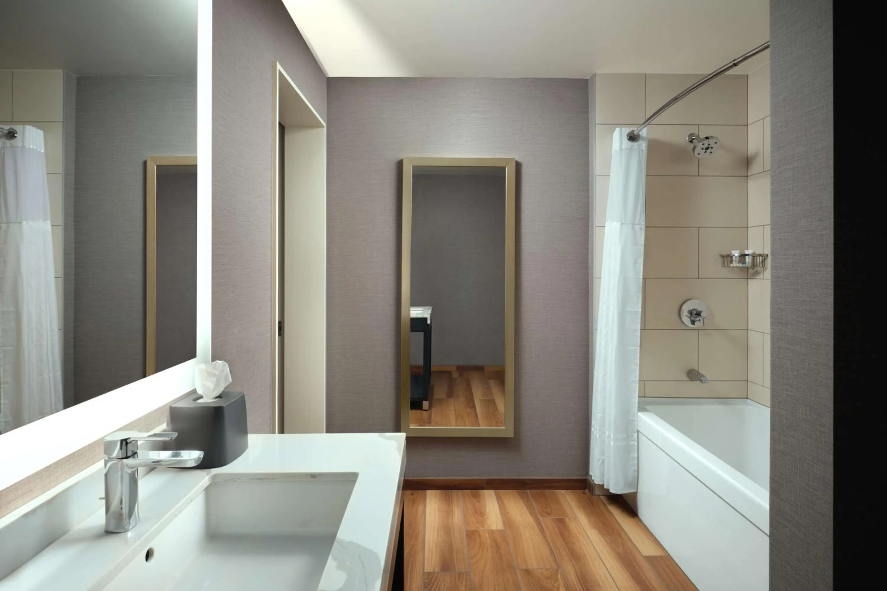 Bathroom in Hyatt Place LAX/Century BLVD