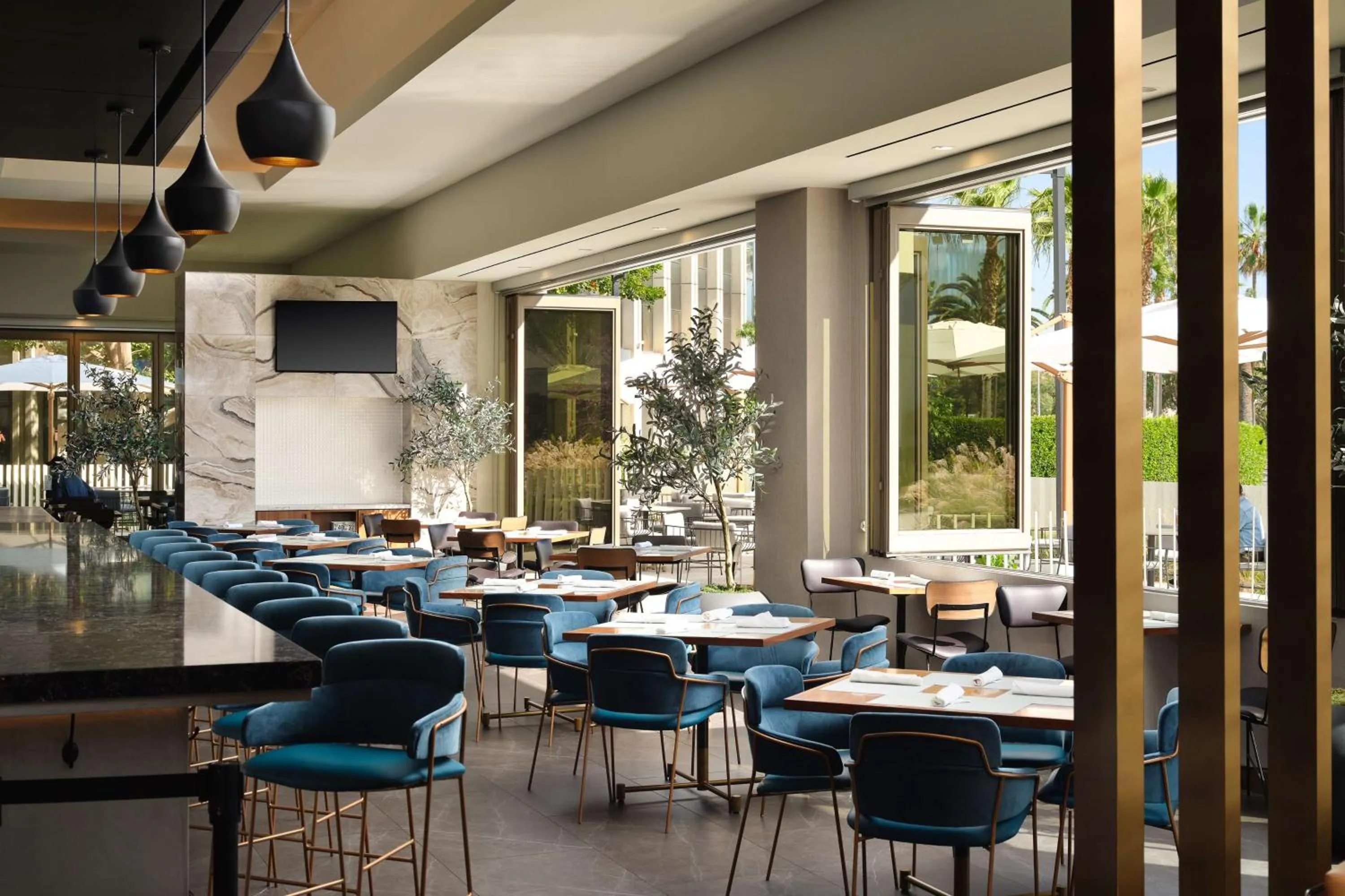 Restaurant/places to eat in Hyatt Place LAX/Century BLVD