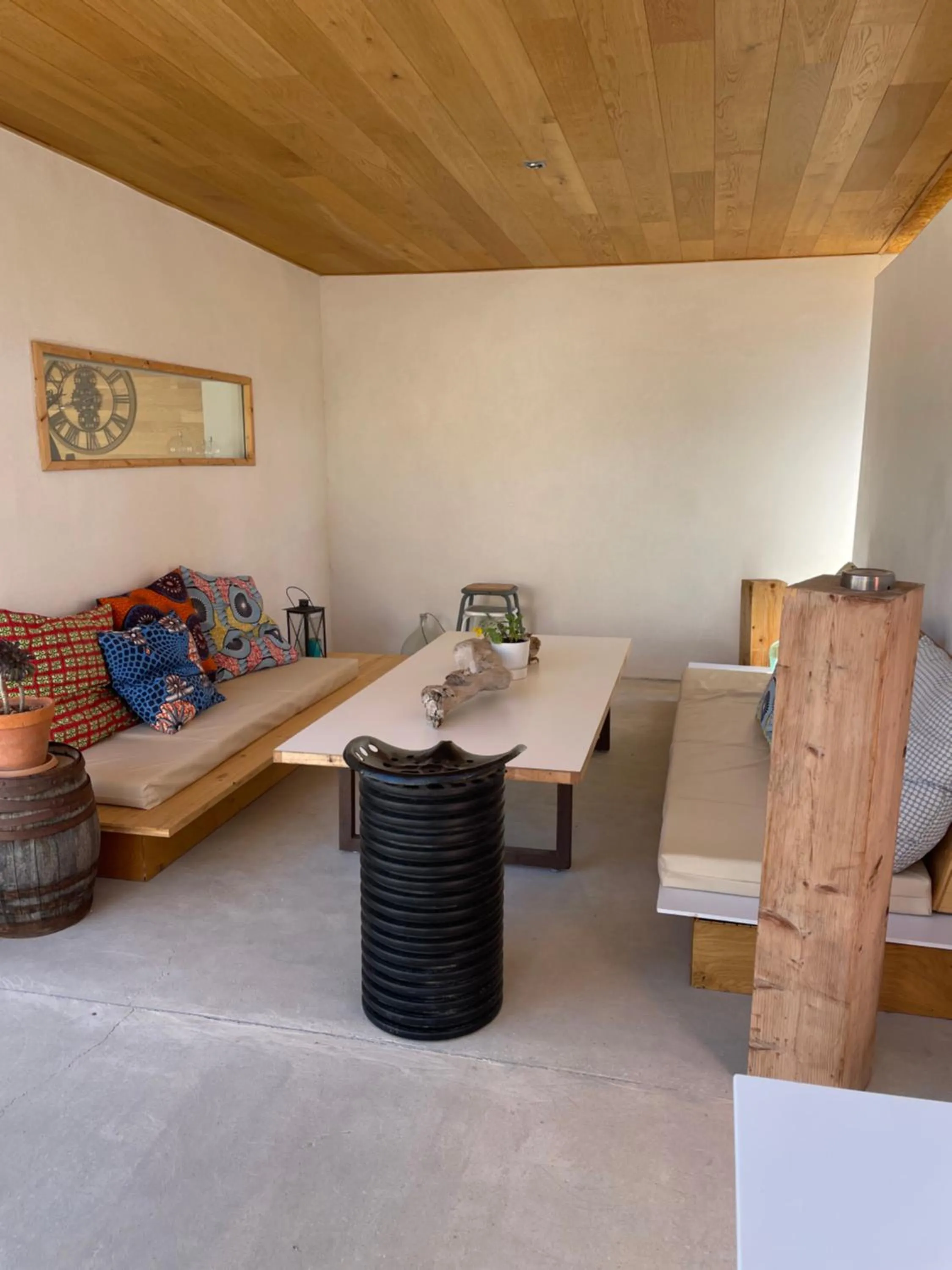 Seating area in 4u Bed & Spa