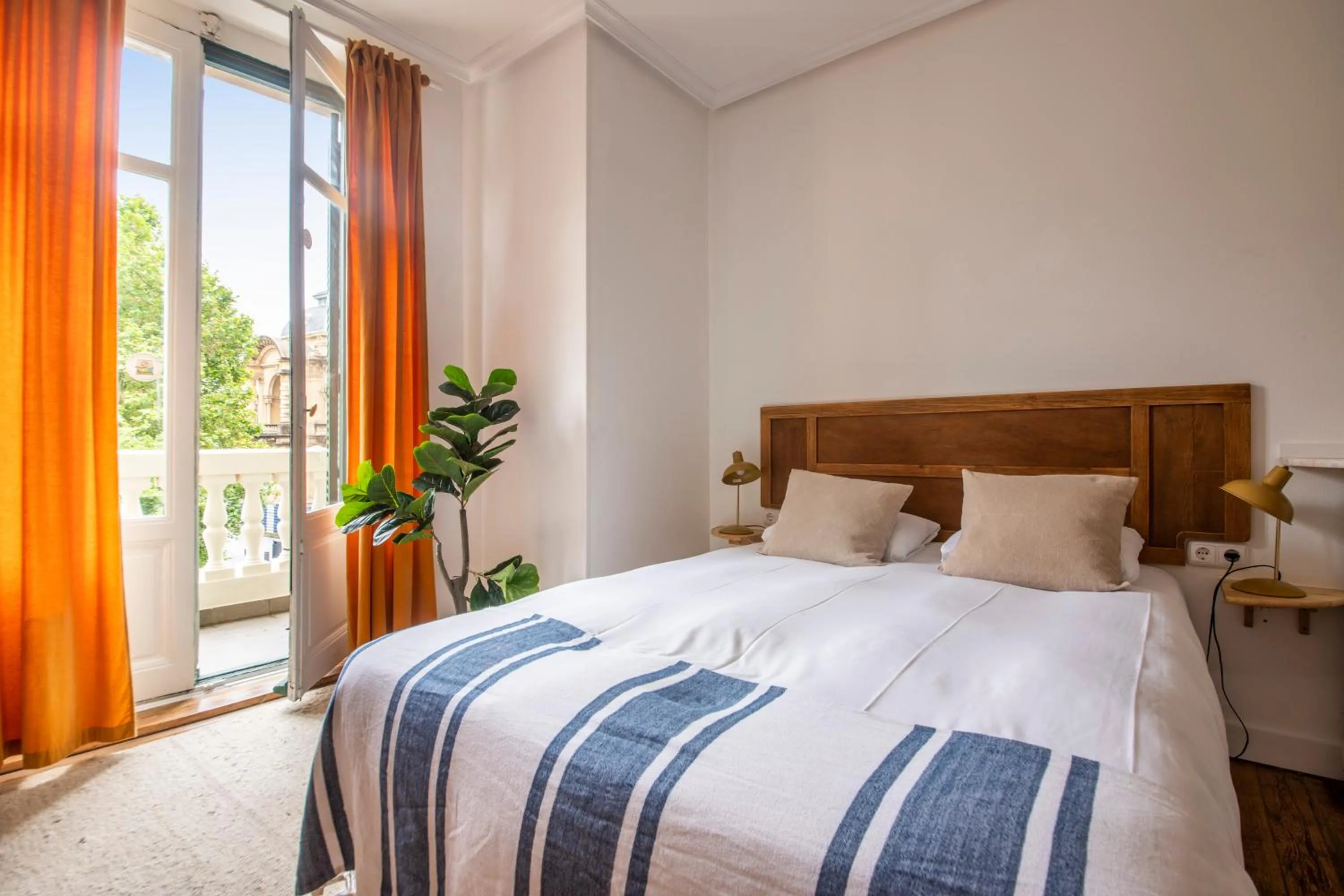 Bed in Belle Époque Self-check-in Guesthouse - Adults-Only