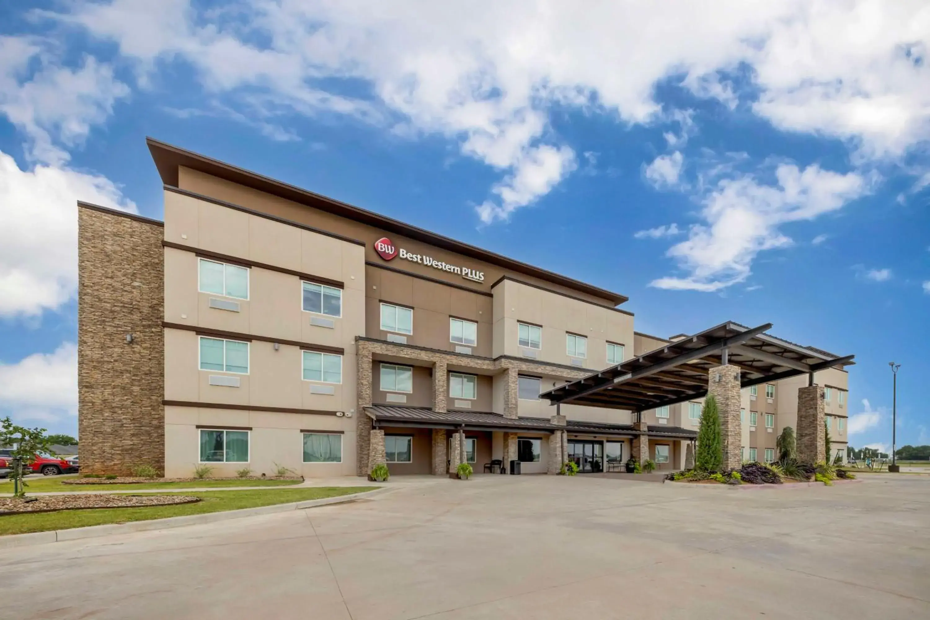 Property building in Best Western Plus Chickasha Inn Property building in Best Western Plus Chickasha Inn