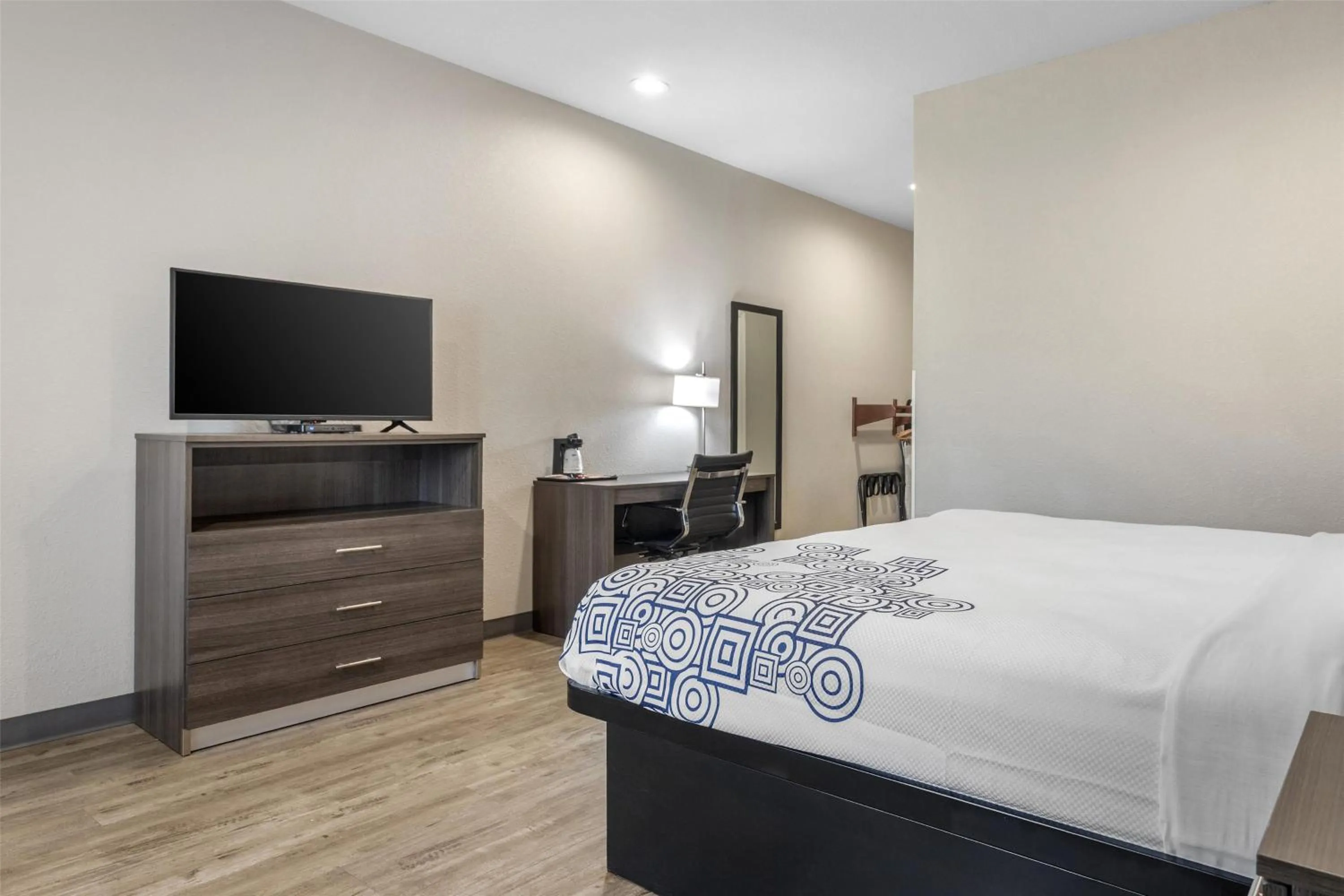 Bedroom, Bed in SureStay Plus Hotel by Best Western Ada